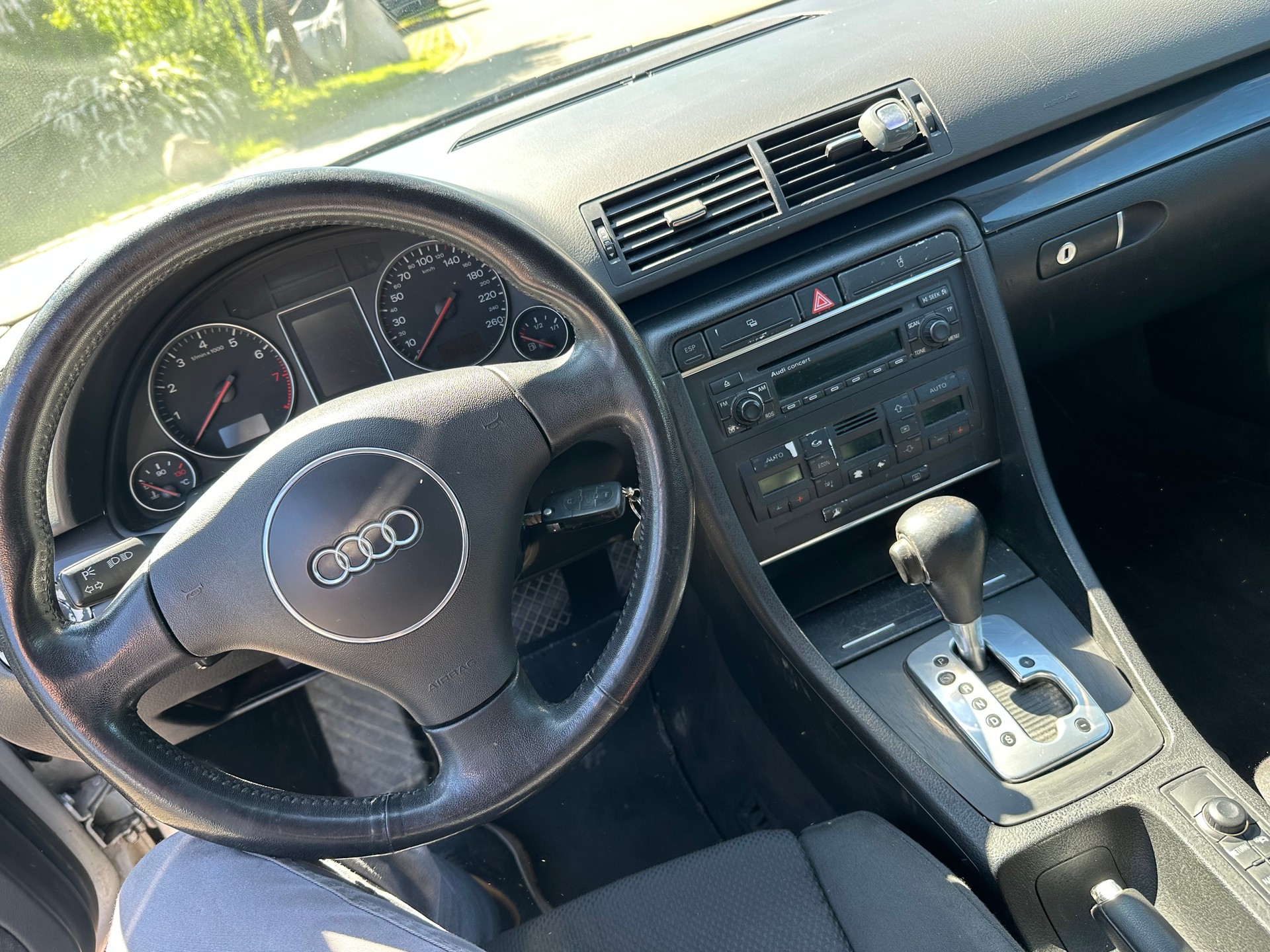 AUDI A4 1.8 T-image-10