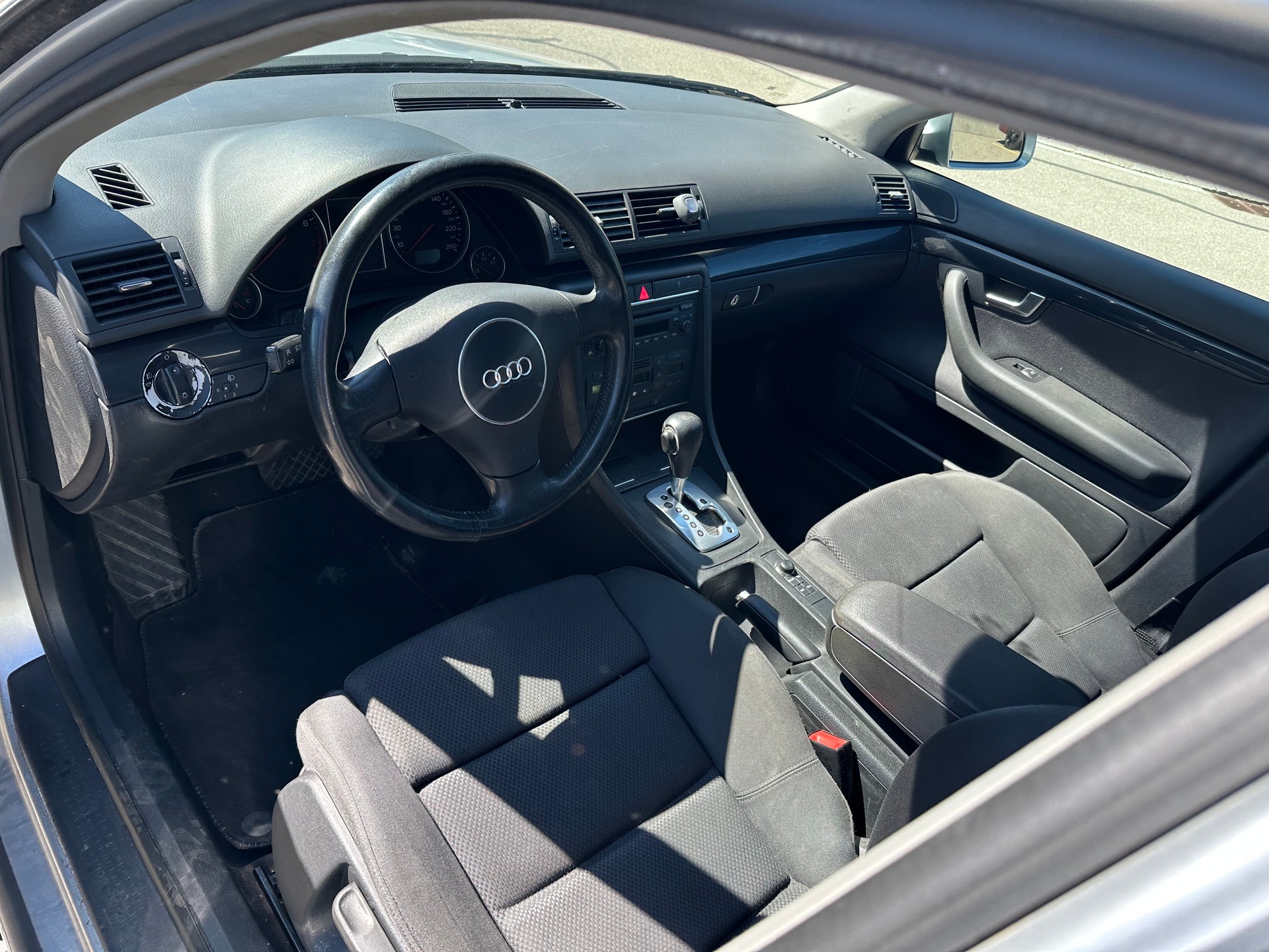 AUDI A4 1.8 T-image-11