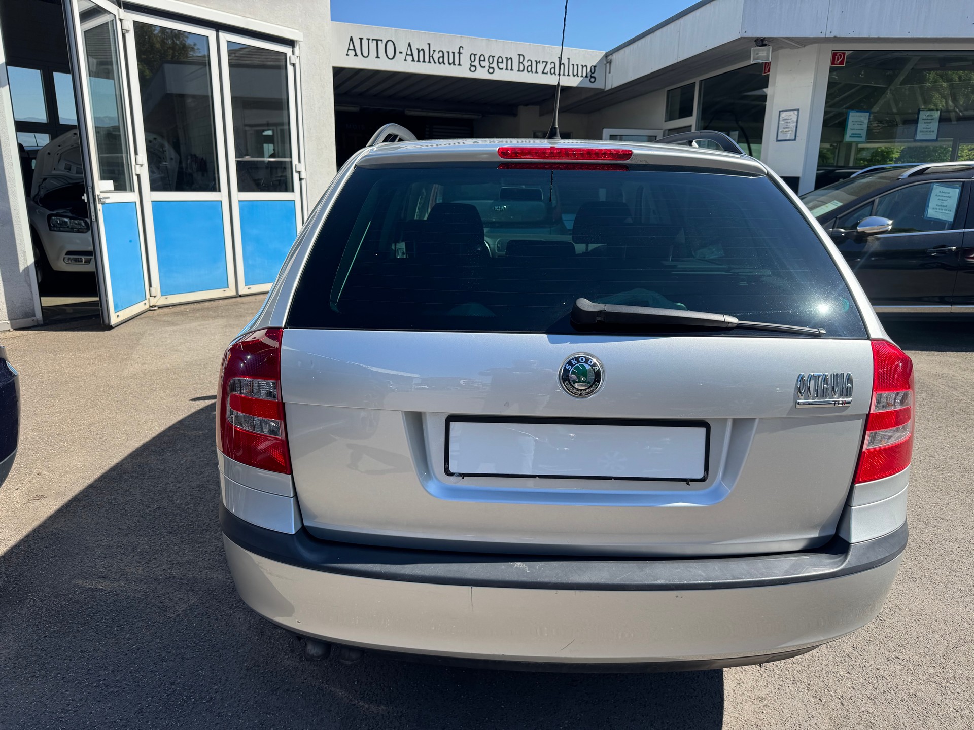 SKODA Octavia 2.0 TDI Ambiente-image-5