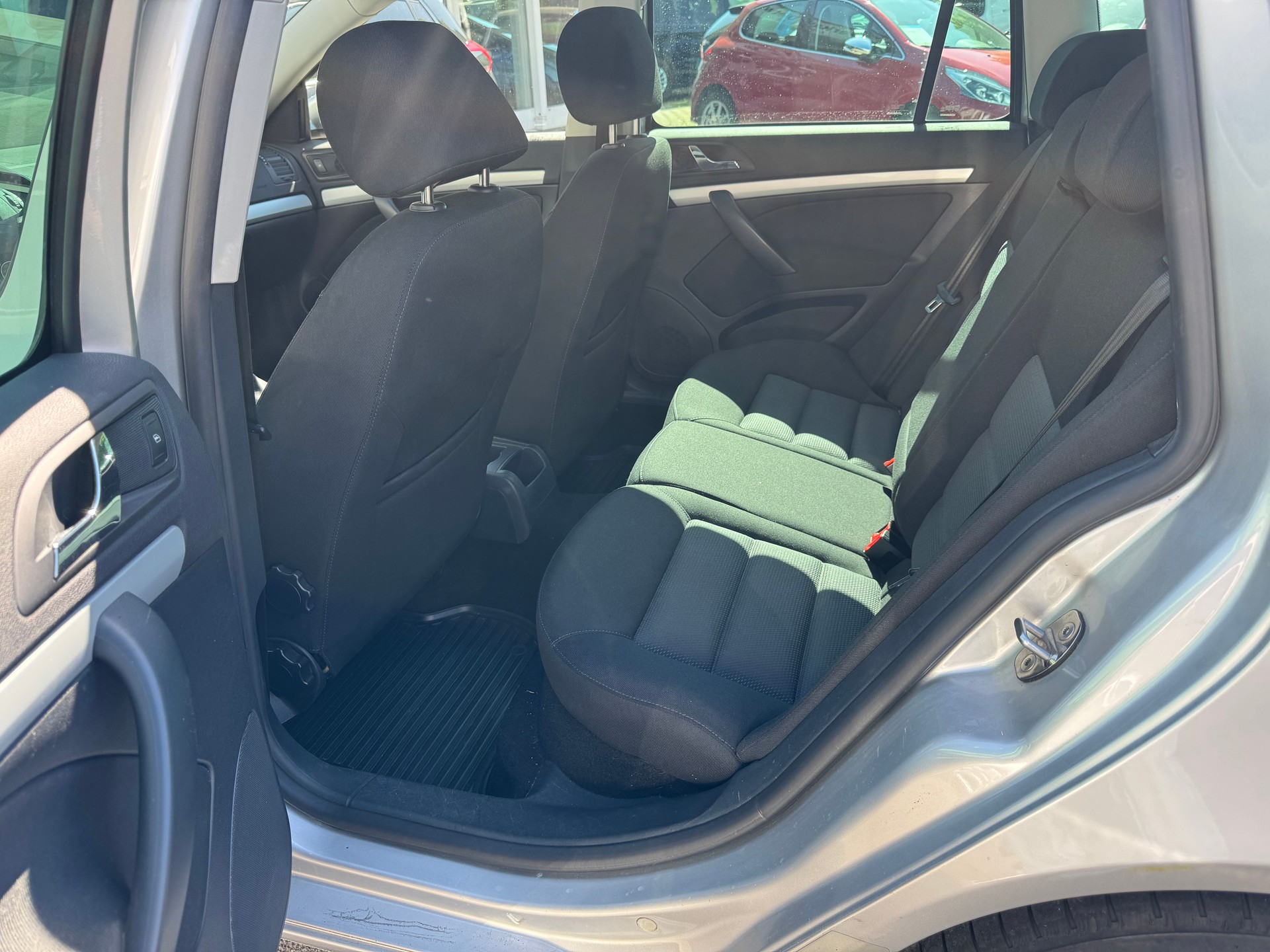 SKODA Octavia 2.0 TDI Ambiente-image-9