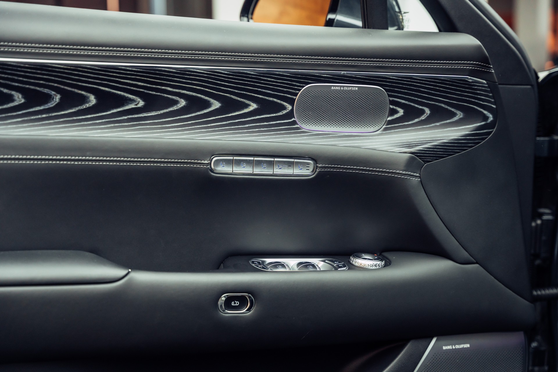 GENESIS G90 Luxury Plus AWD-image-12