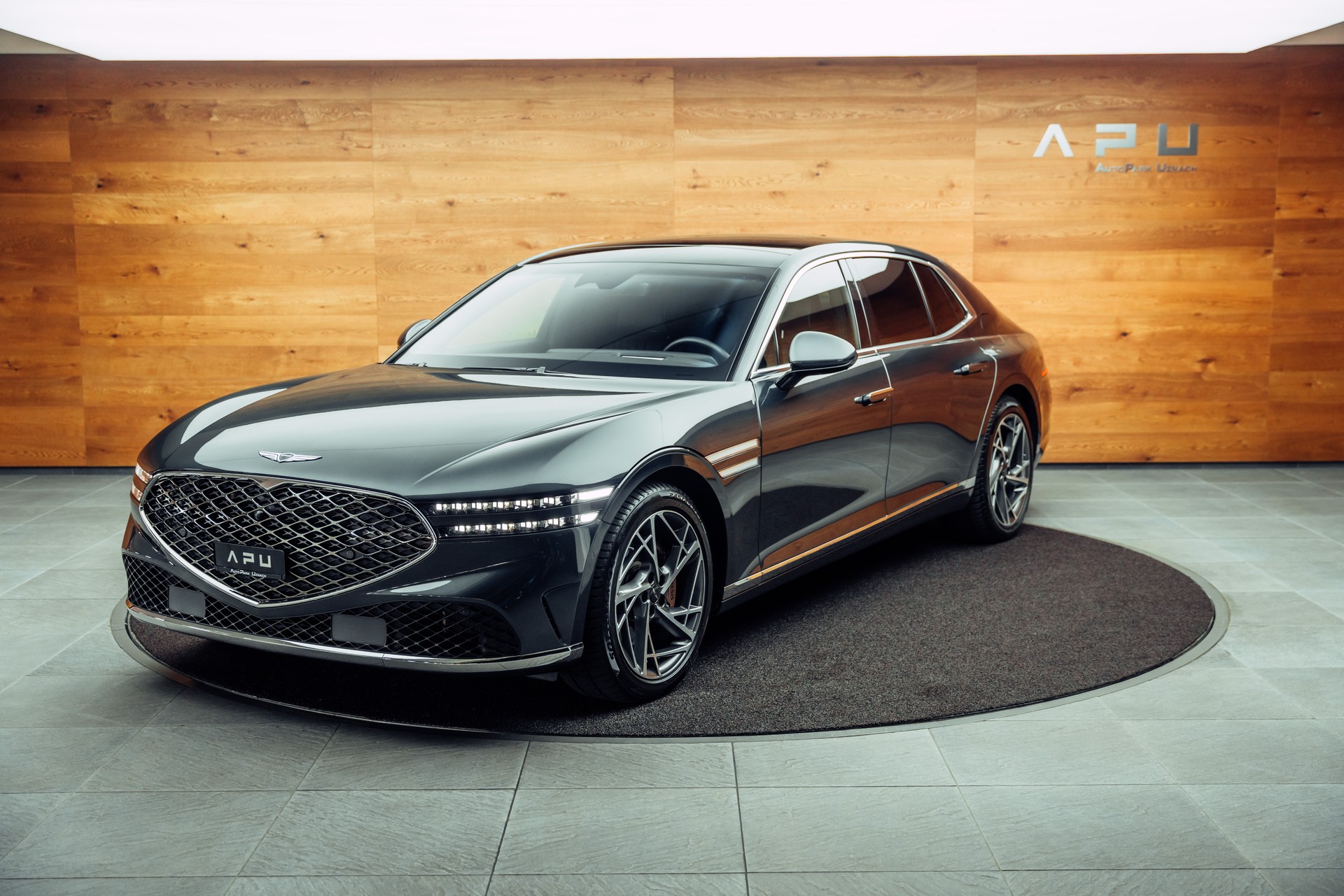 GENESIS G90 Luxury Plus AWD-showroom-element-3