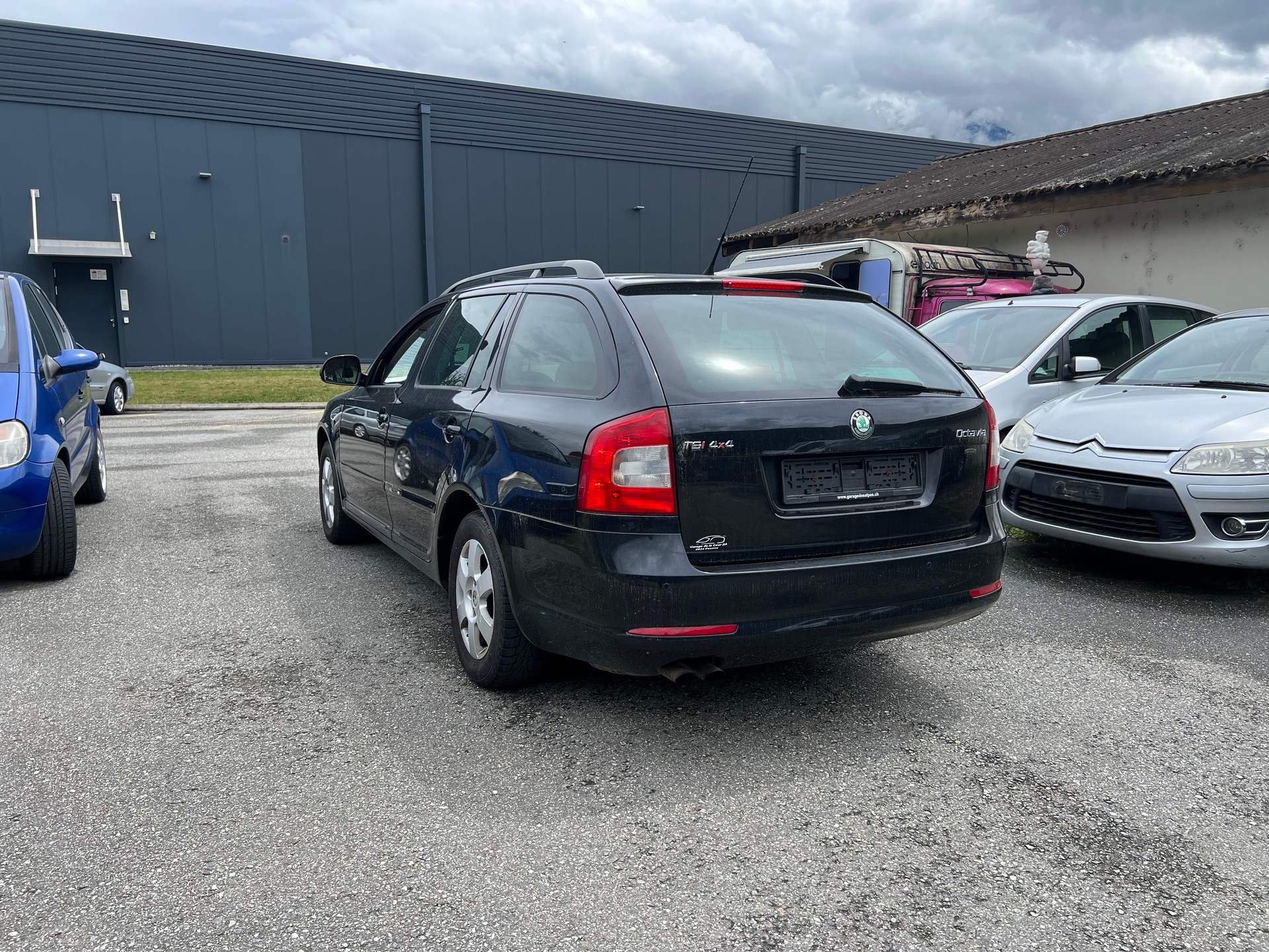 SKODA Octavia Combi 1.8 TSI 50Years 4x4-image-3