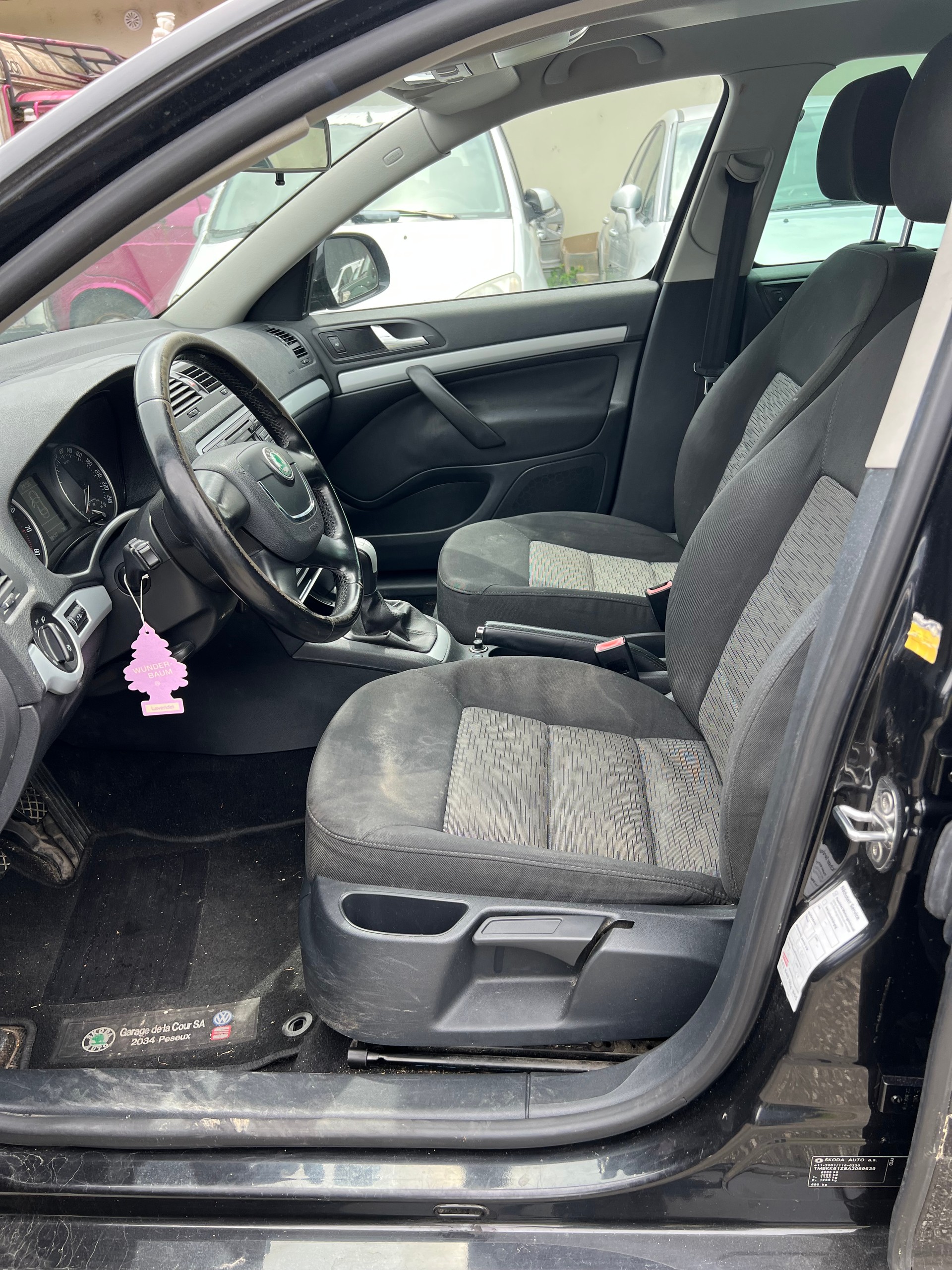 SKODA Octavia Combi 1.8 TSI 50Years 4x4-image-7