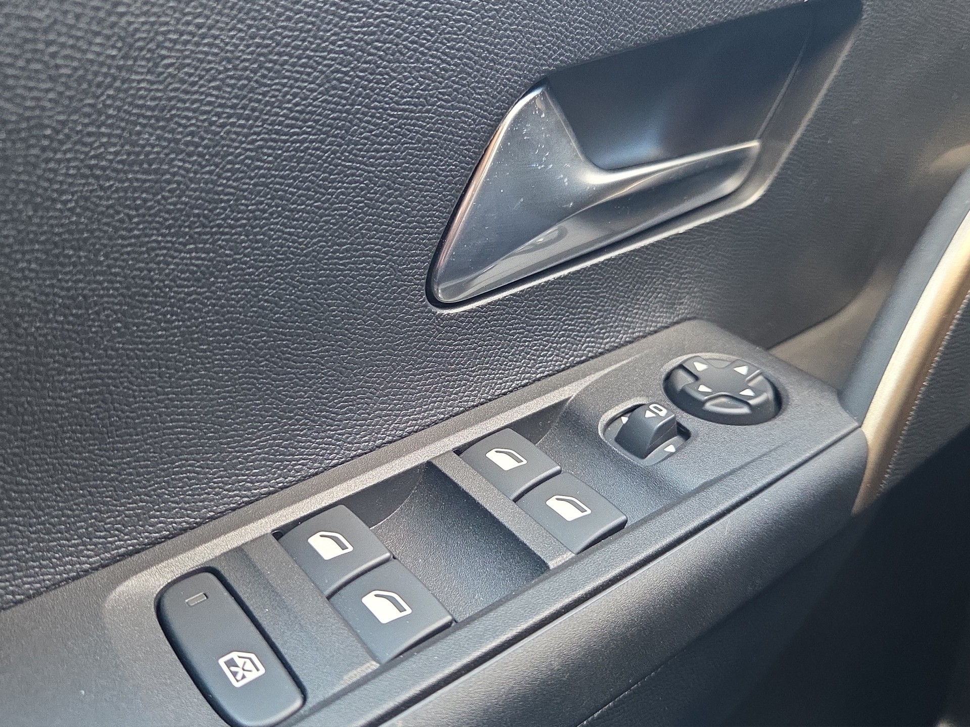 LANCIA Ypsilon Elektro 156-image-12
