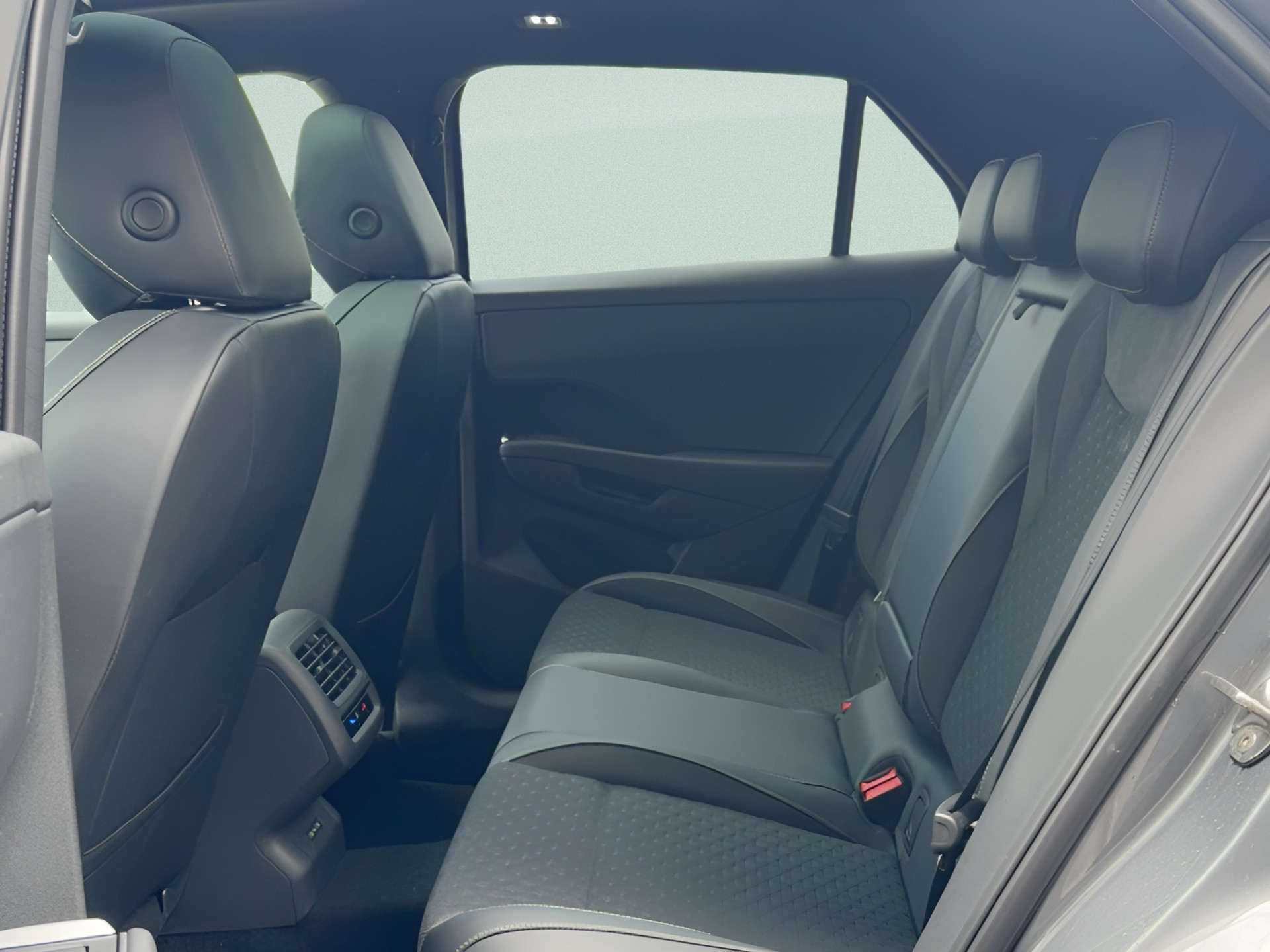 VW T-Roc 1.5 eTSI mHEV R-Line DSG-image-17