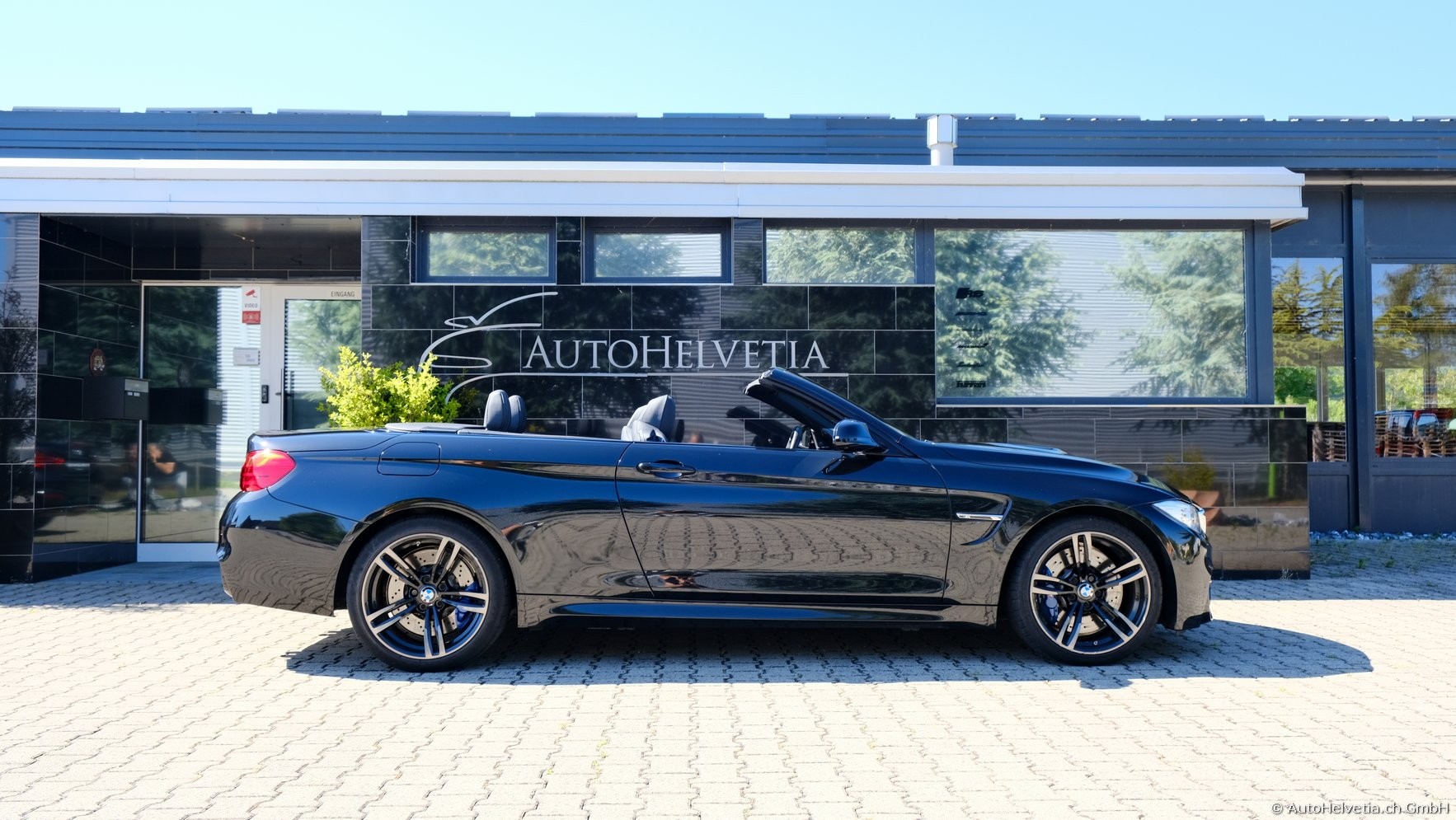 BMW M4 Cabriolet DKG-showroom-element-3