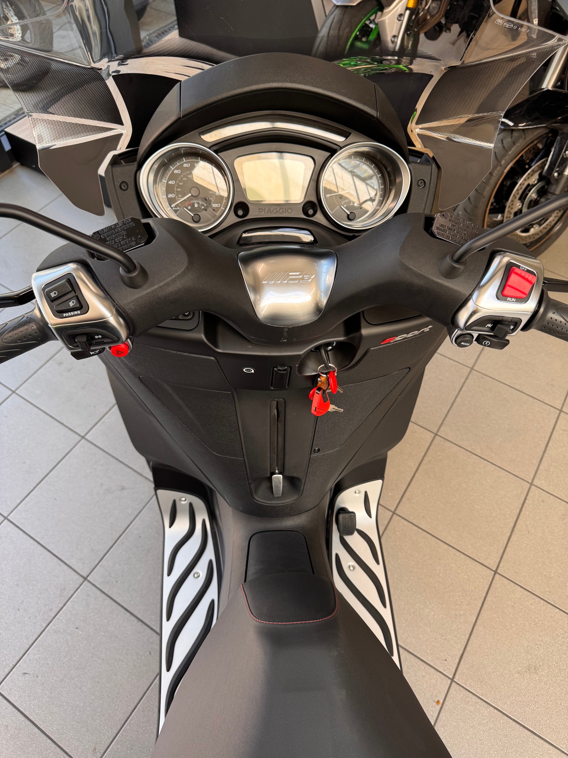 PIAGGIO MP3 300 Sport-image-4