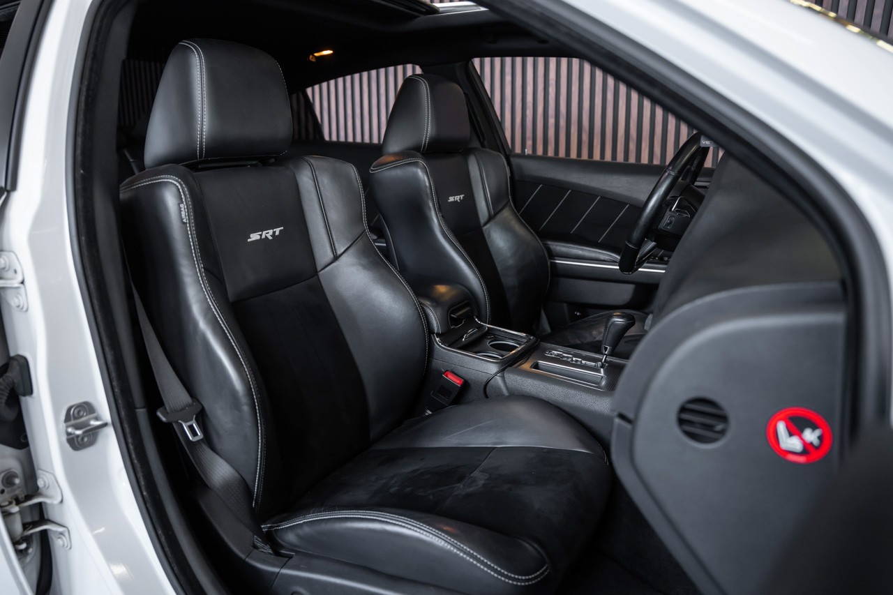 DODGE Charger SRT8-image-16