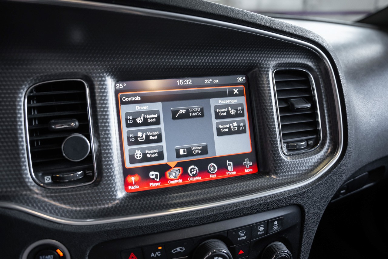 DODGE Charger SRT8-image-22