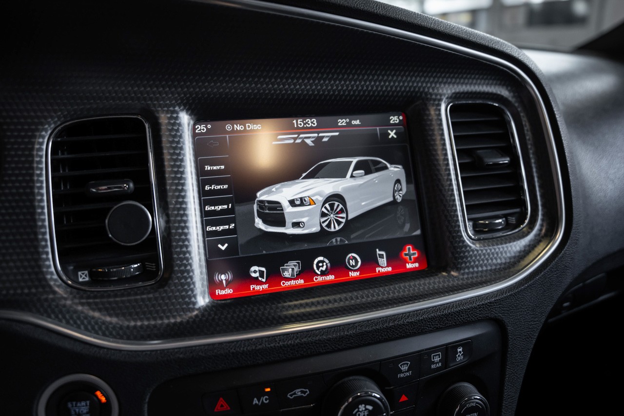 DODGE Charger SRT8-image-23
