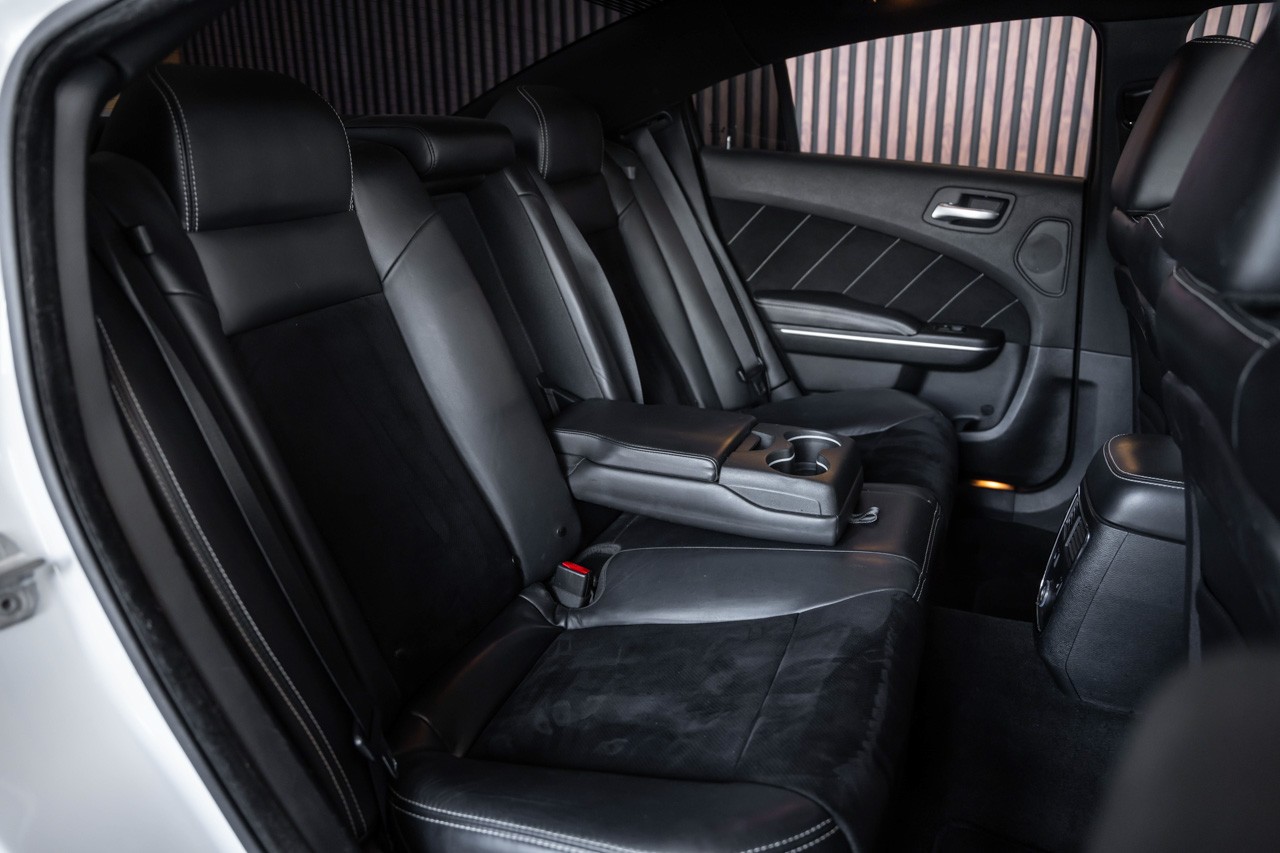 DODGE Charger SRT8-image-19