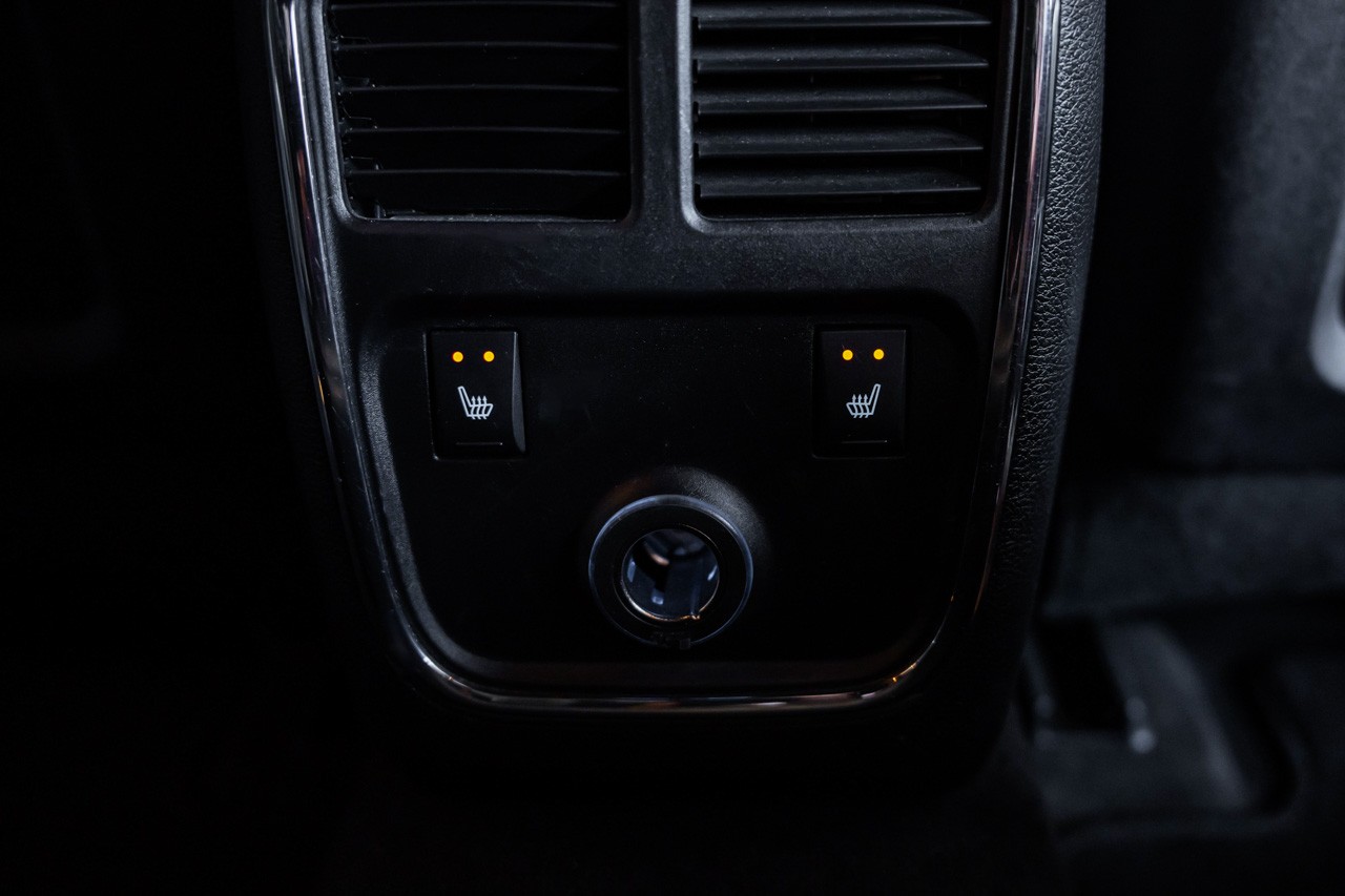 DODGE Charger SRT8-image-26