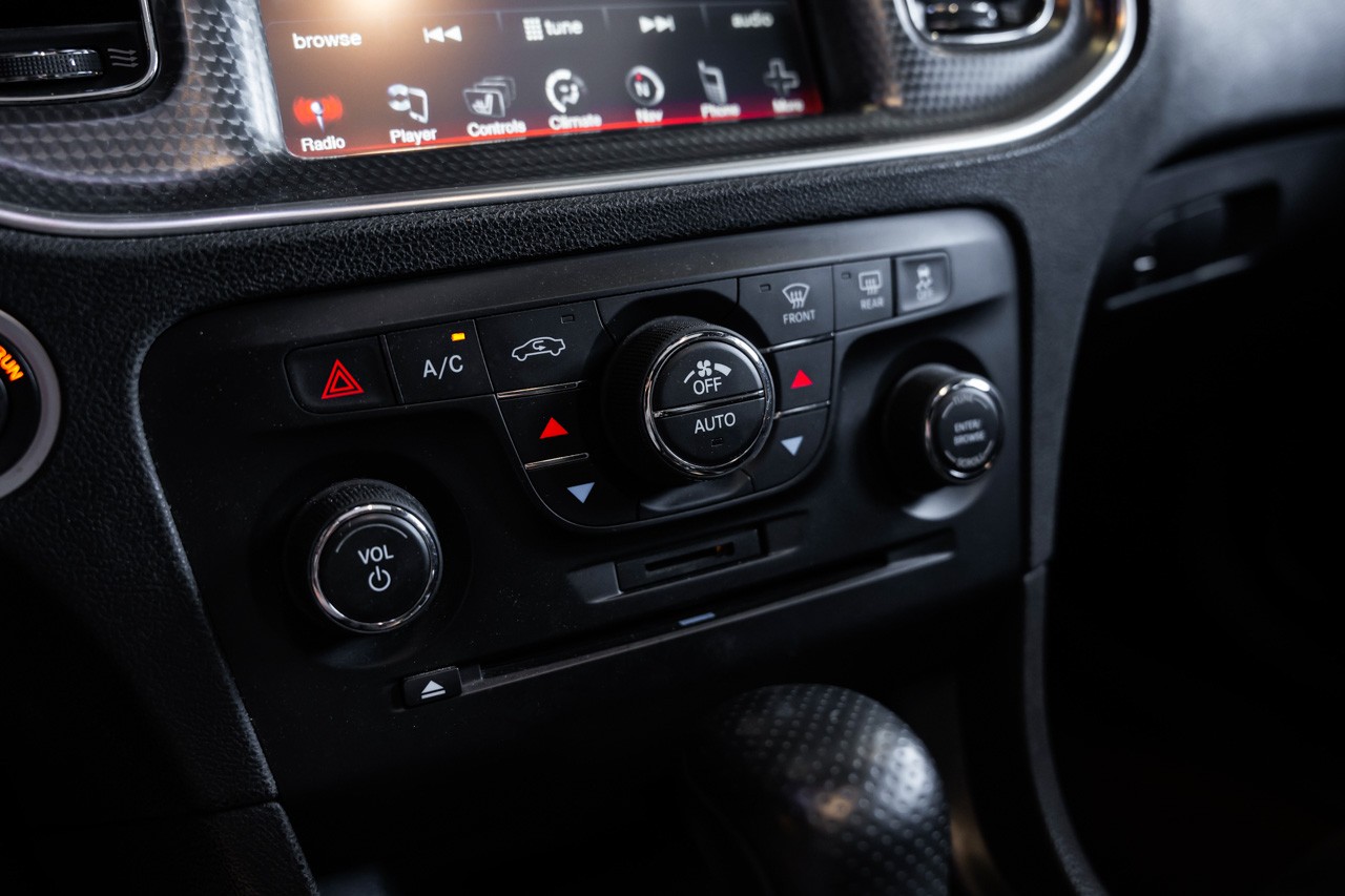 DODGE Charger SRT8-image-24