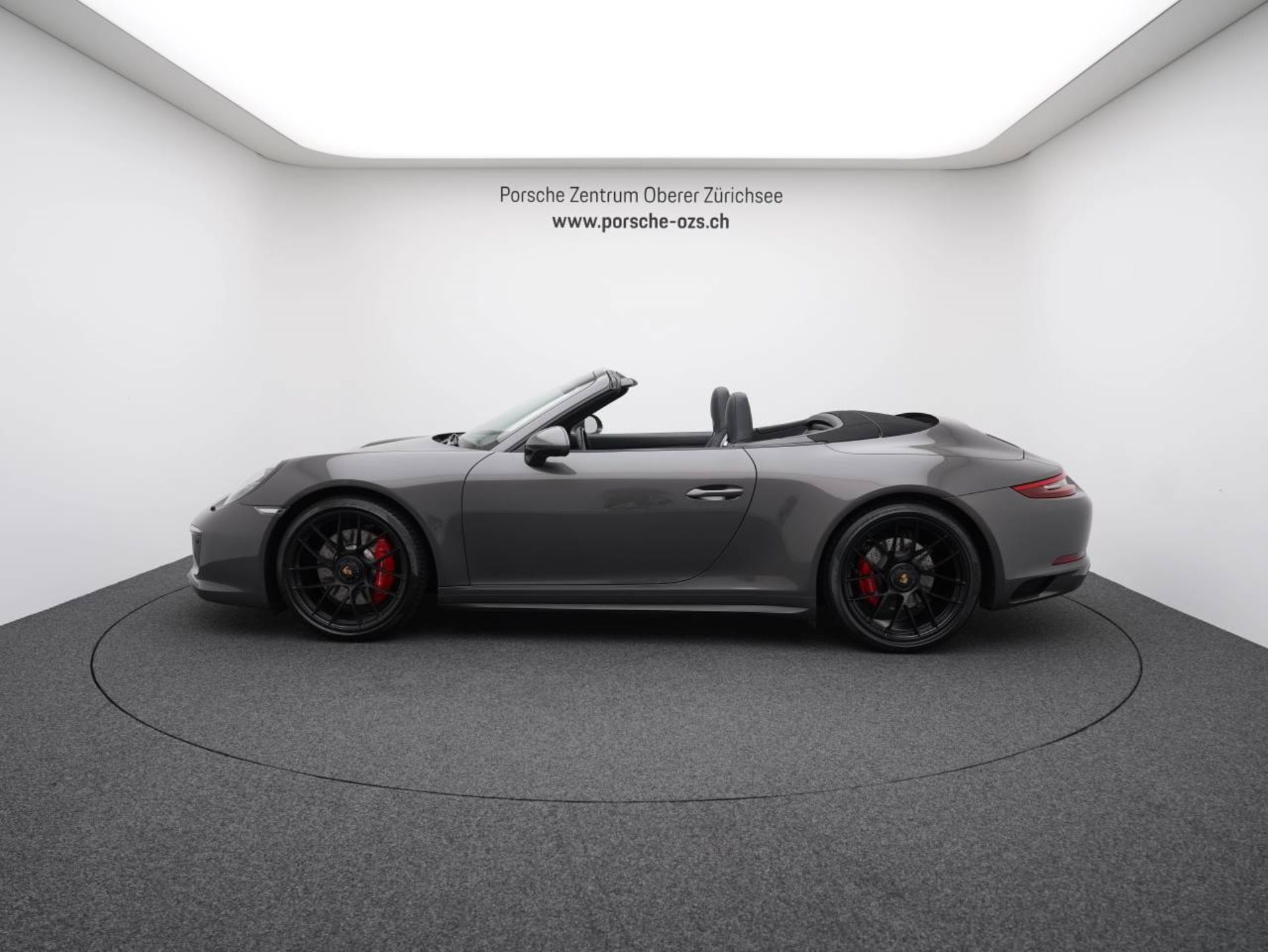 PORSCHE 911 Carrera GTS Cabriolet-showroom-element-1