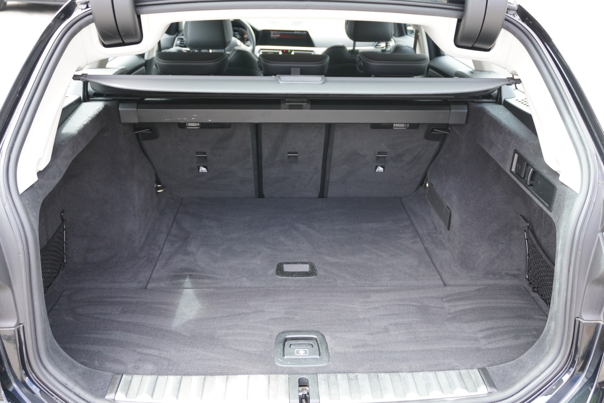 BMW 320d xDrive 48V Touring Steptronic-image-9