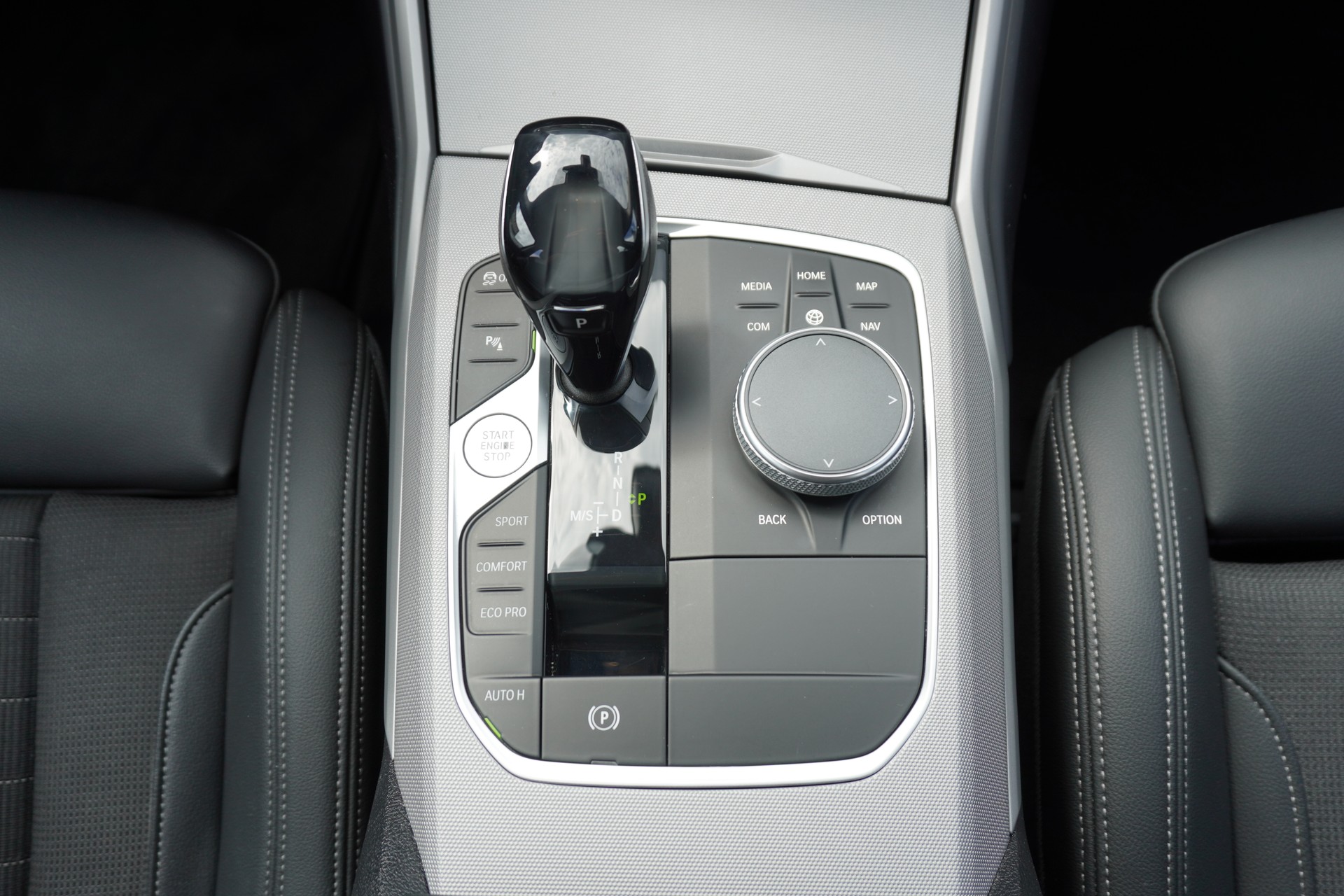 BMW 320d xDrive 48V Touring Steptronic-image-16