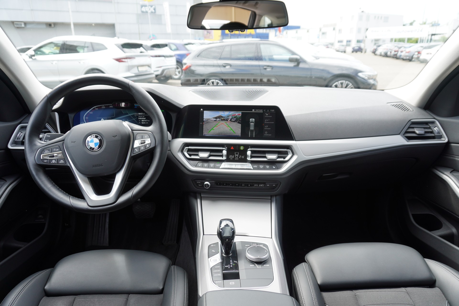 BMW 320d xDrive 48V Touring Steptronic-image-13