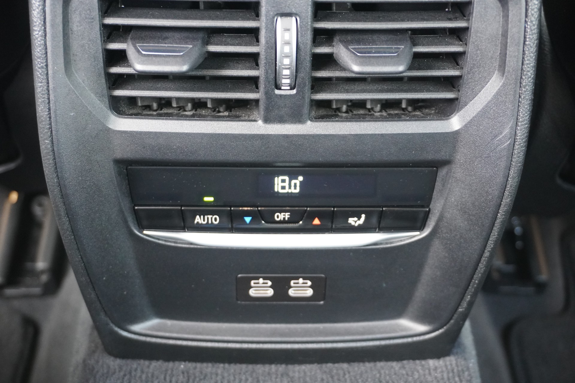 BMW 320d xDrive 48V Touring Steptronic-image-15