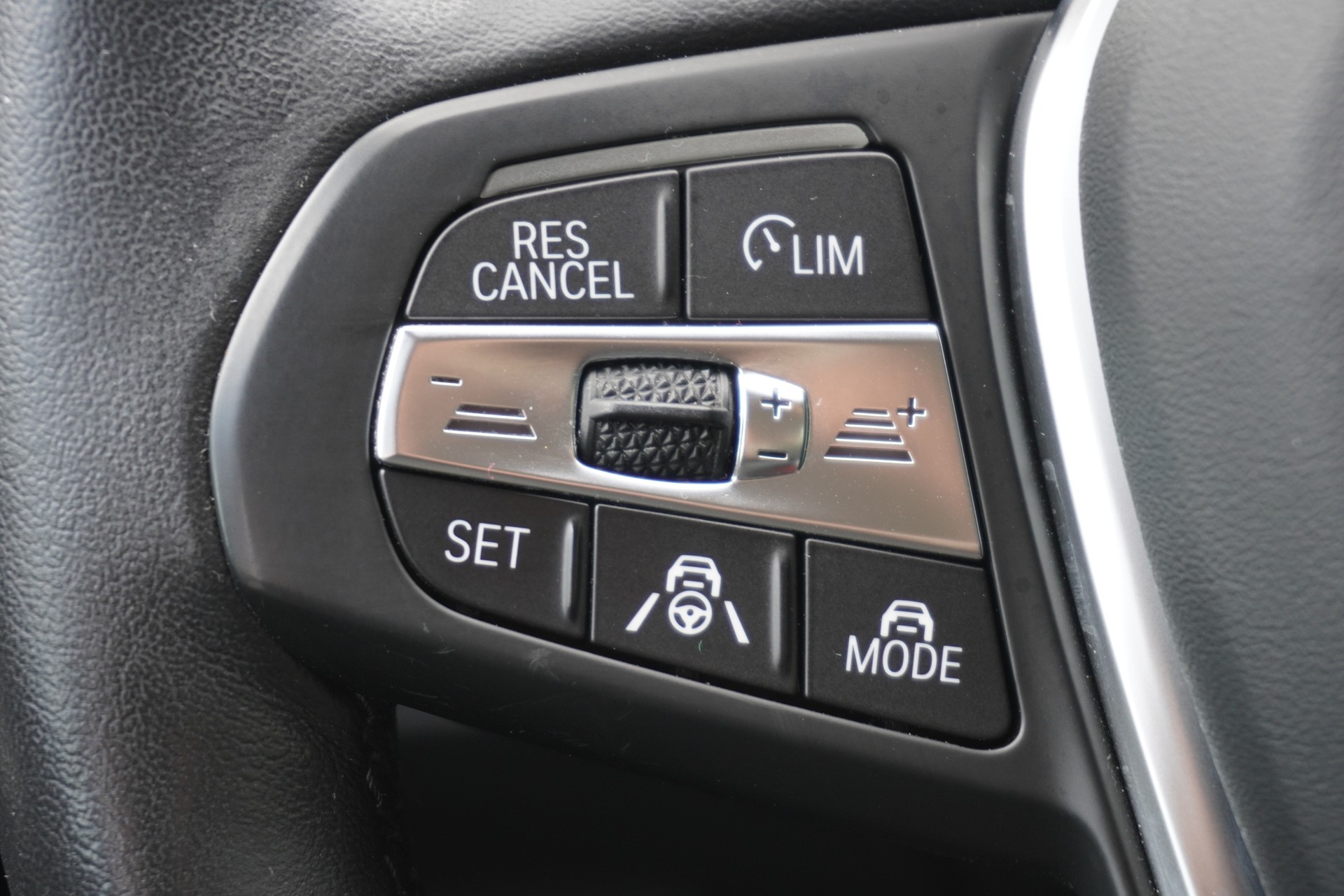 BMW 320d xDrive 48V Touring Steptronic-image-18