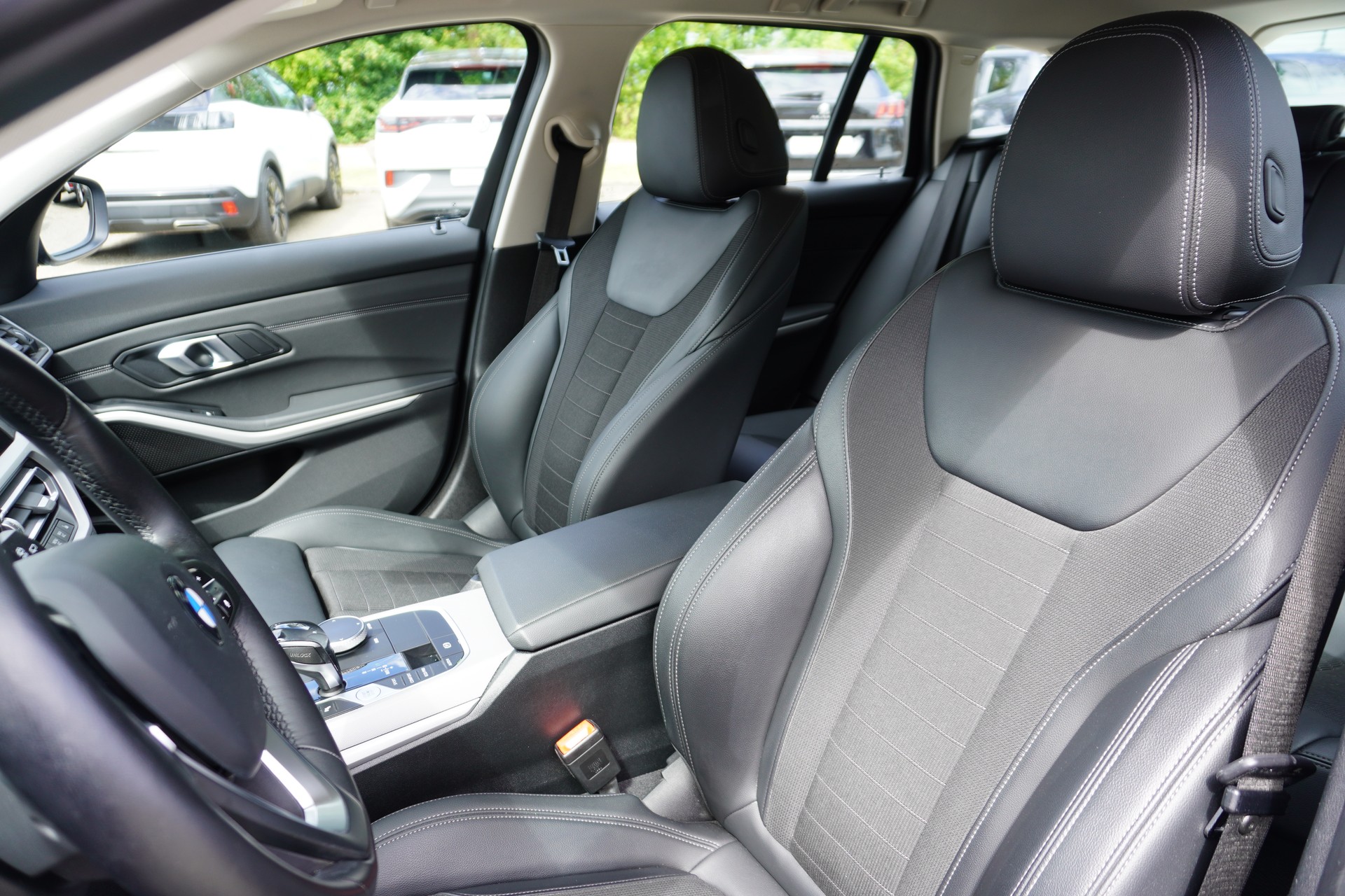 BMW 320d xDrive 48V Touring Steptronic-image-11