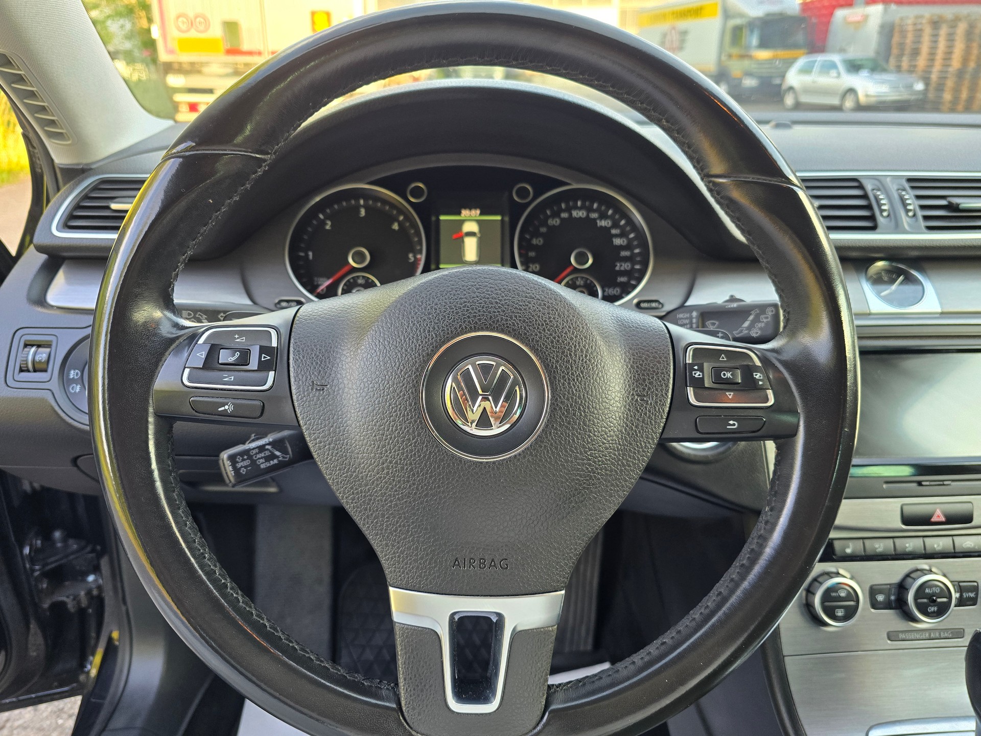 VW Passat Variant 2.0 TDI BMT Design DSG-image-16