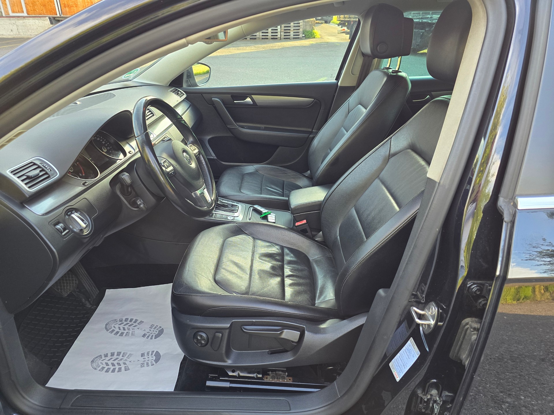 VW Passat Variant 2.0 TDI BMT Design DSG-image-10