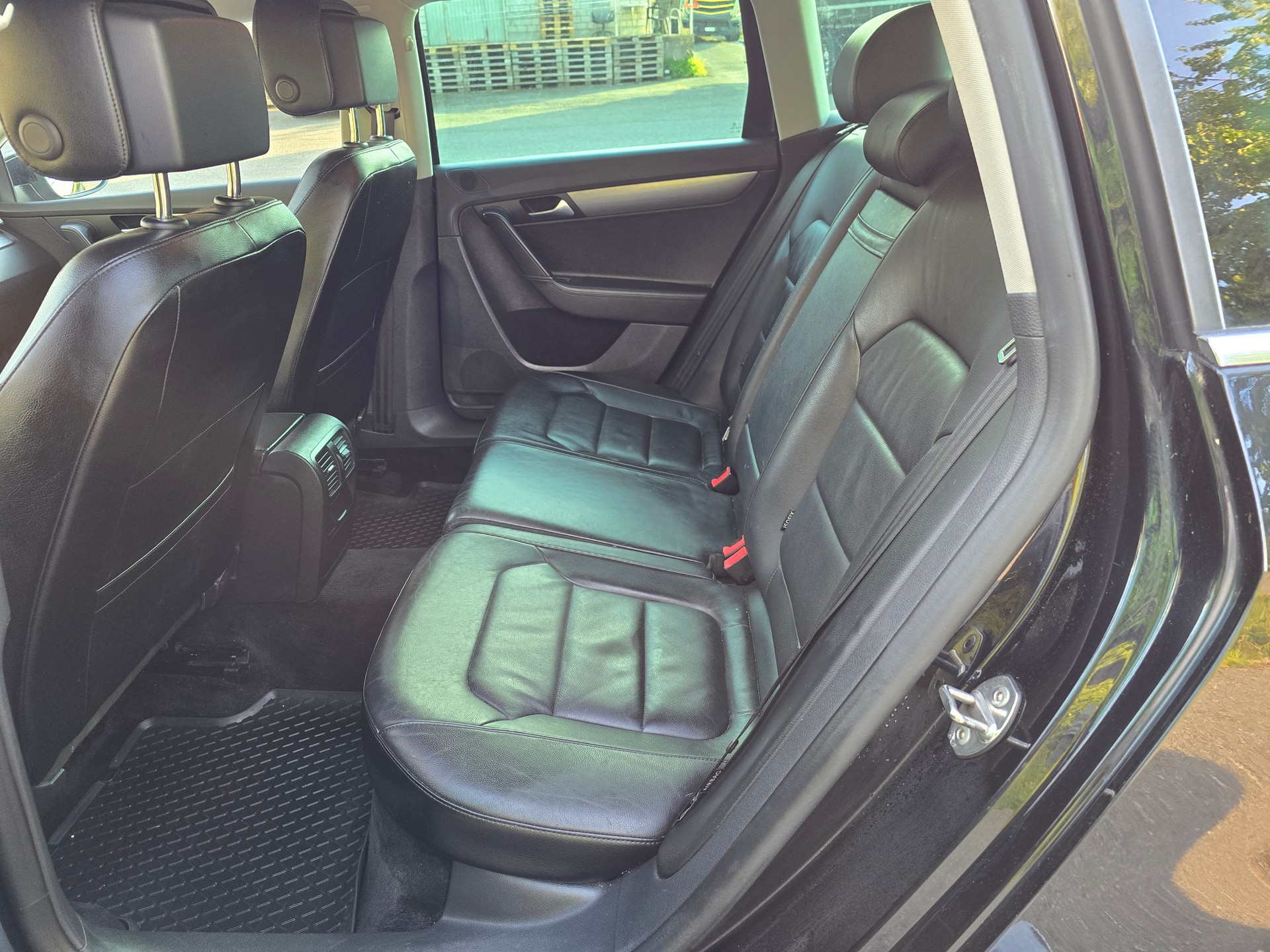VW Passat Variant 2.0 TDI BMT Design DSG-image-13