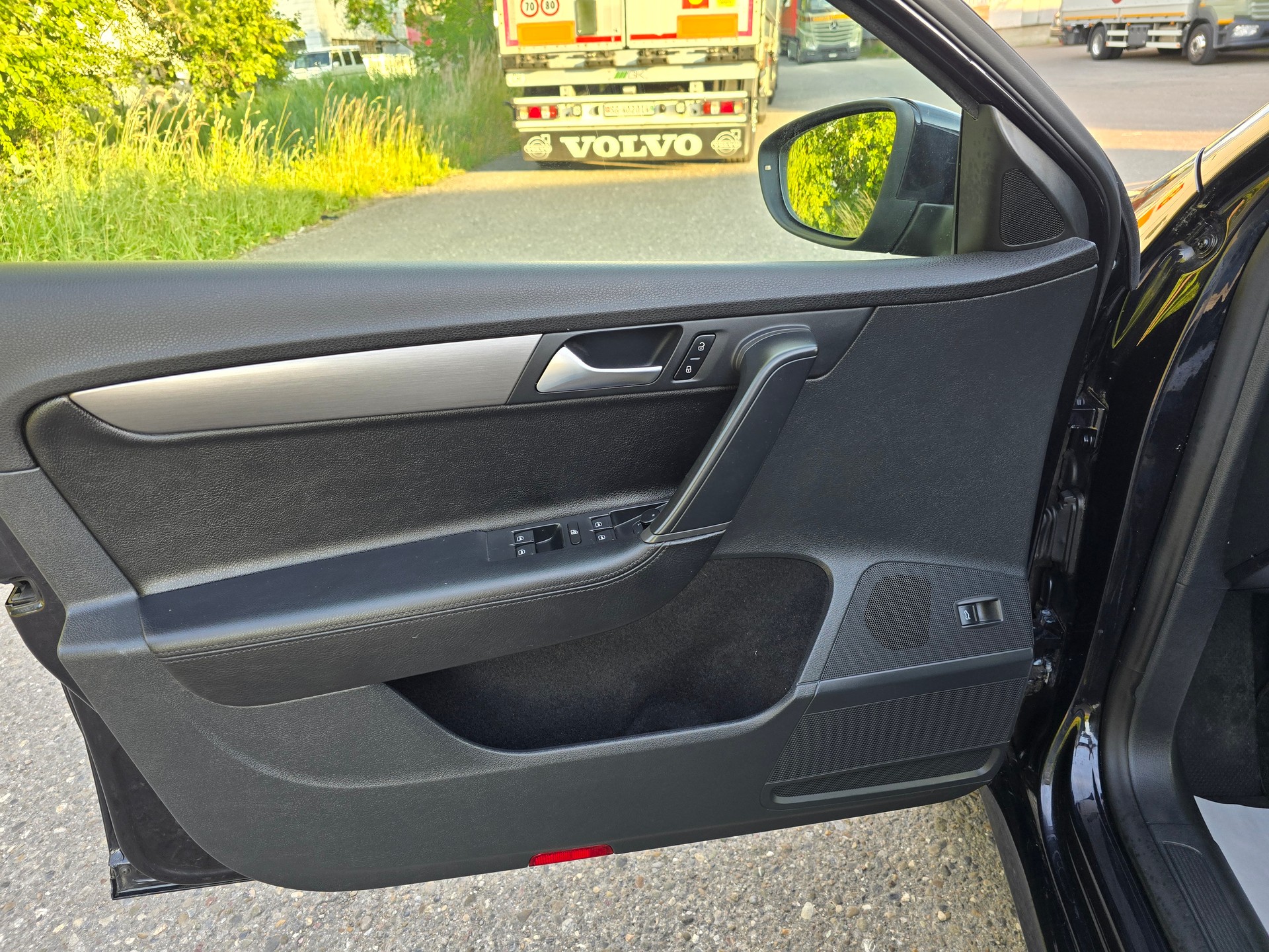 VW Passat Variant 2.0 TDI BMT Design DSG-image-12
