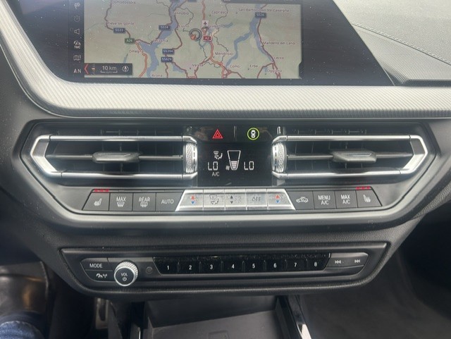 BMW M135i xDrive Steptronic-image-11