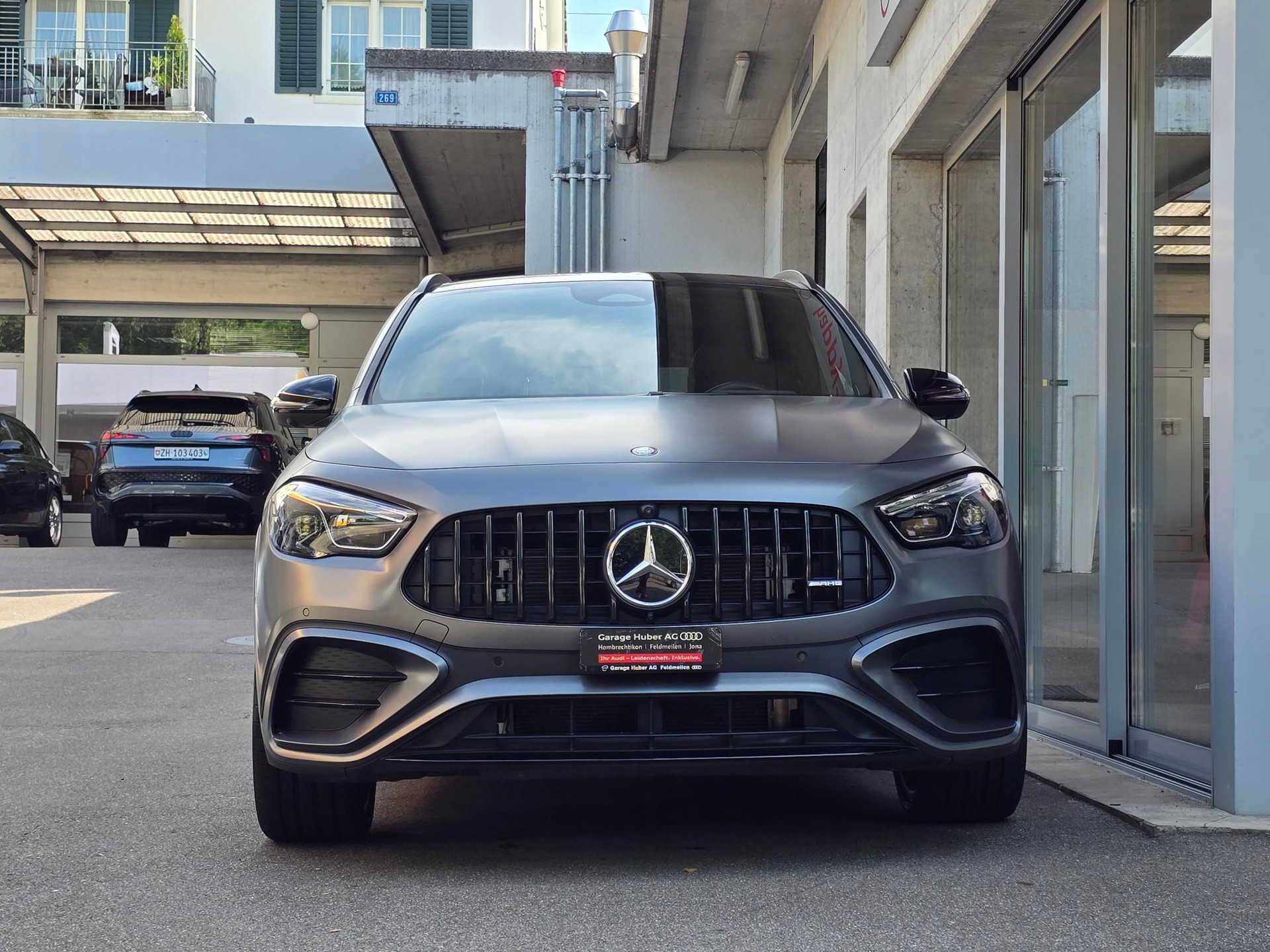 MERCEDES-BENZ GLA AMG 35 4Matic 8G-DCT-showroom-element-3