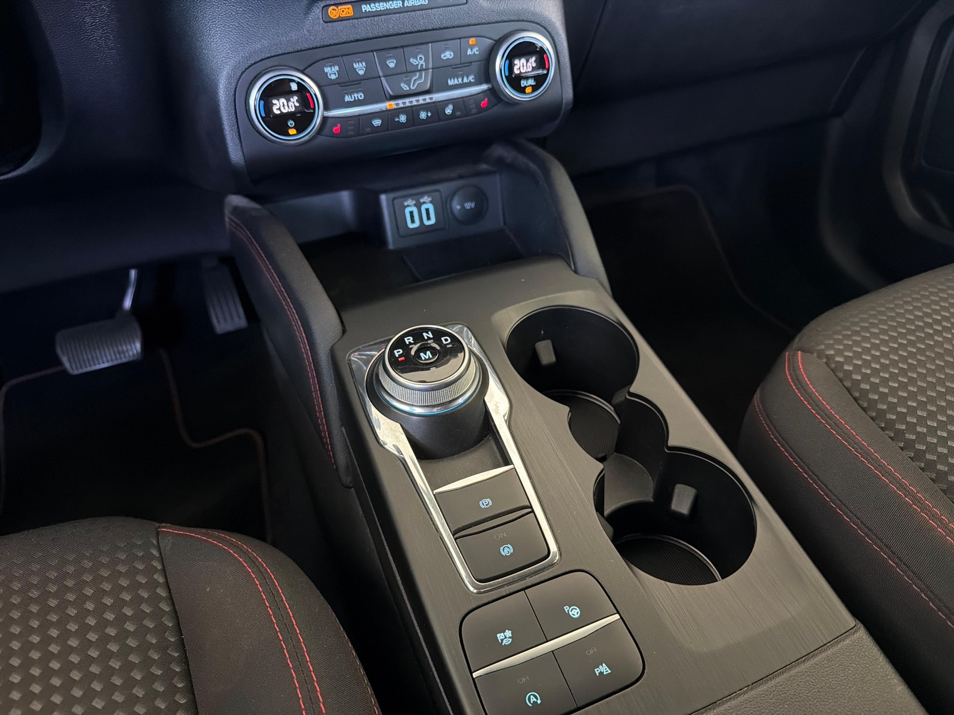 FORD Kuga 1.5 EcoBlue ST-Line-image-13