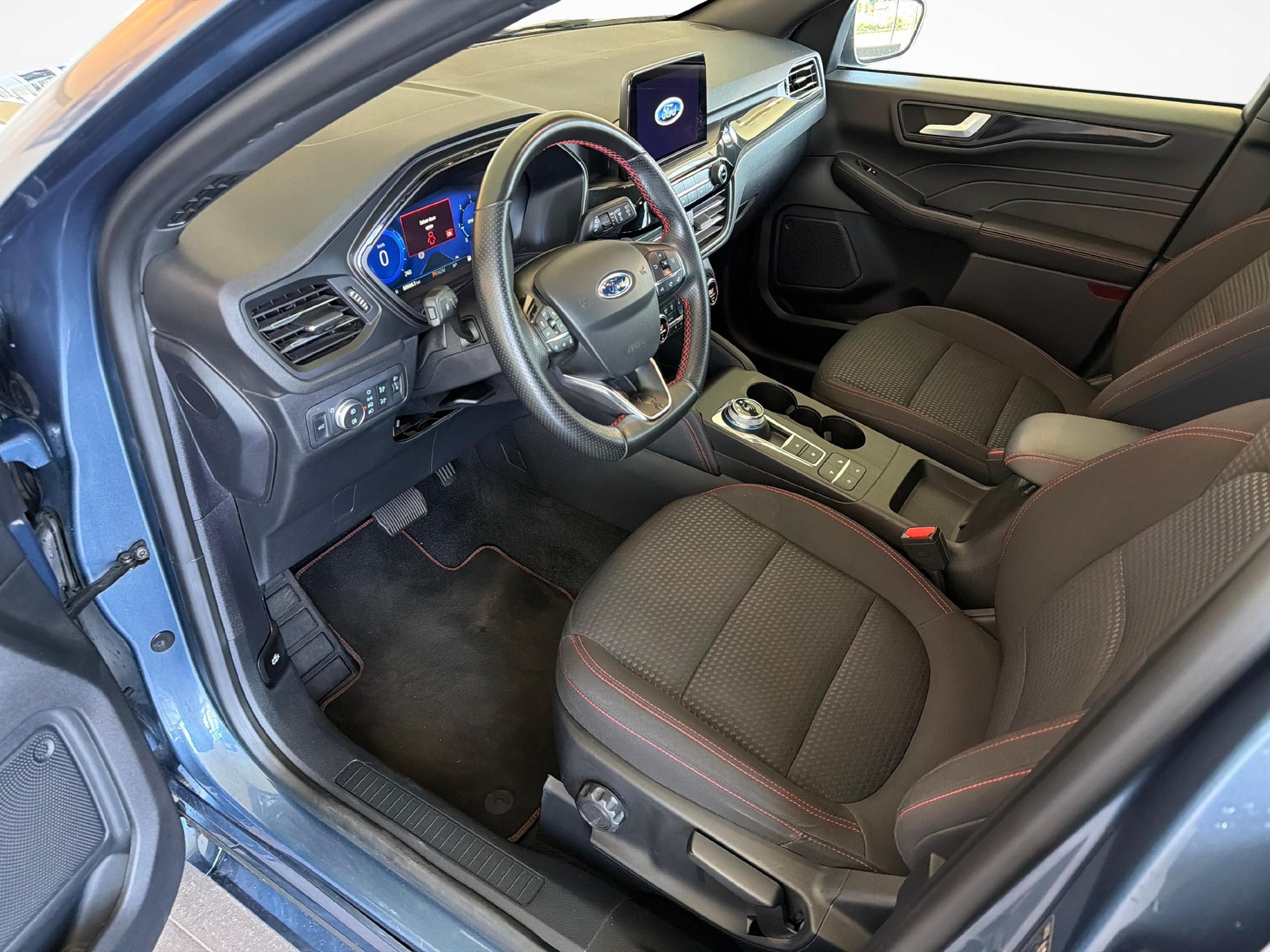 FORD Kuga 1.5 EcoBlue ST-Line-image-8