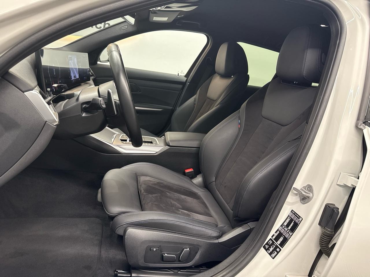 BMW M340i xDrive 48V Touring Steptronic-showroom-element-3