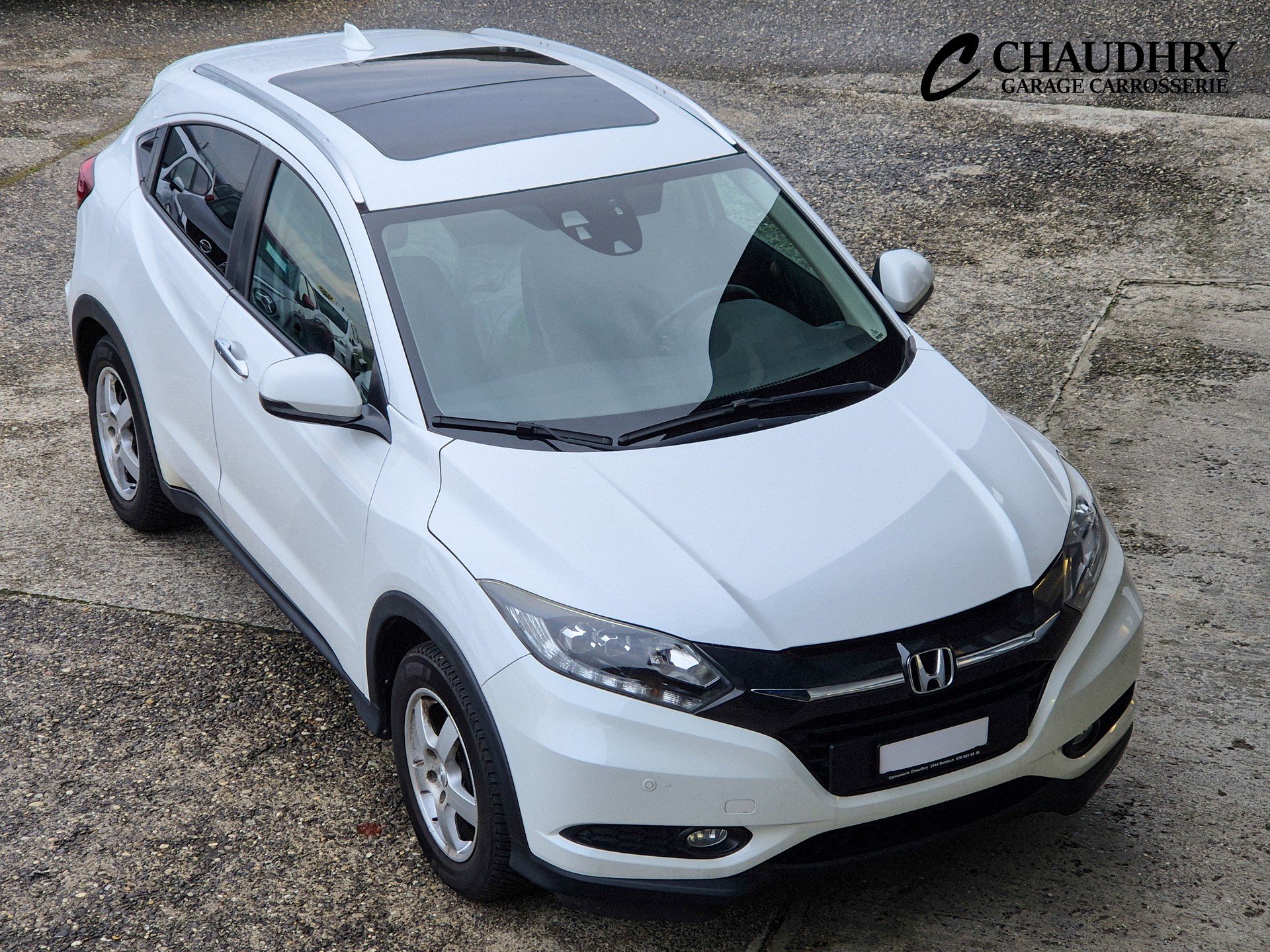 HONDA HR-V 1.6i-DTEC Executive-showroom-element-1
