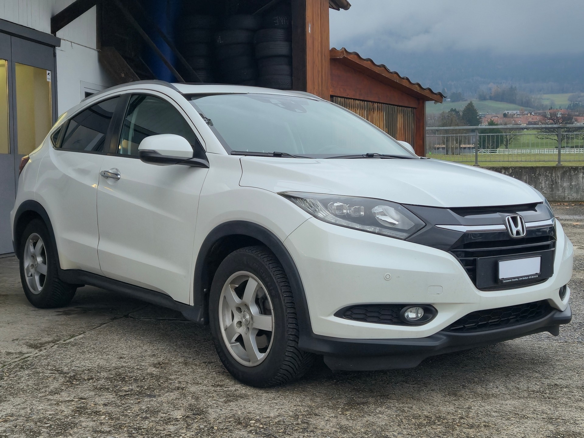 HONDA HR-V 1.6i-DTEC Executive-showroom-element-3