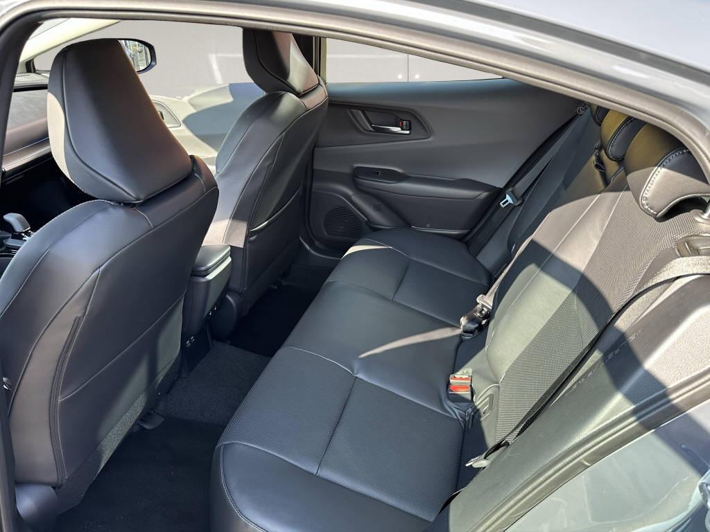 TOYOTA Prius 2.0 Plug-In-Hybrid Premium-image-9