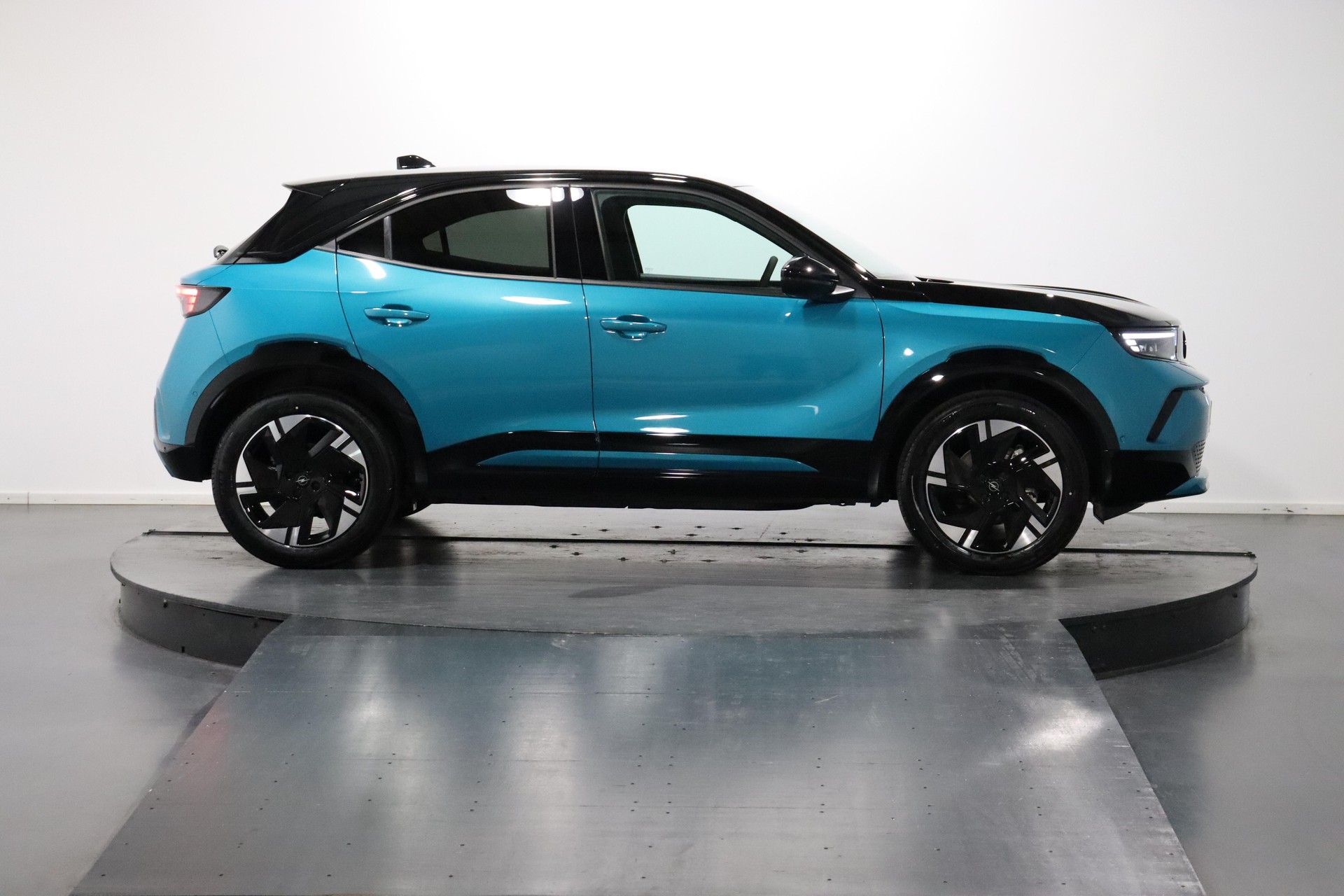 OPEL Mokka-e GS WoW-showroom-element-1