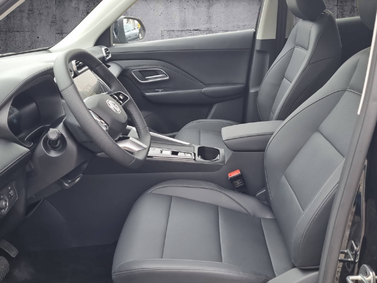 MG ZS 1.5 Hybrid+ Luxury-image-4