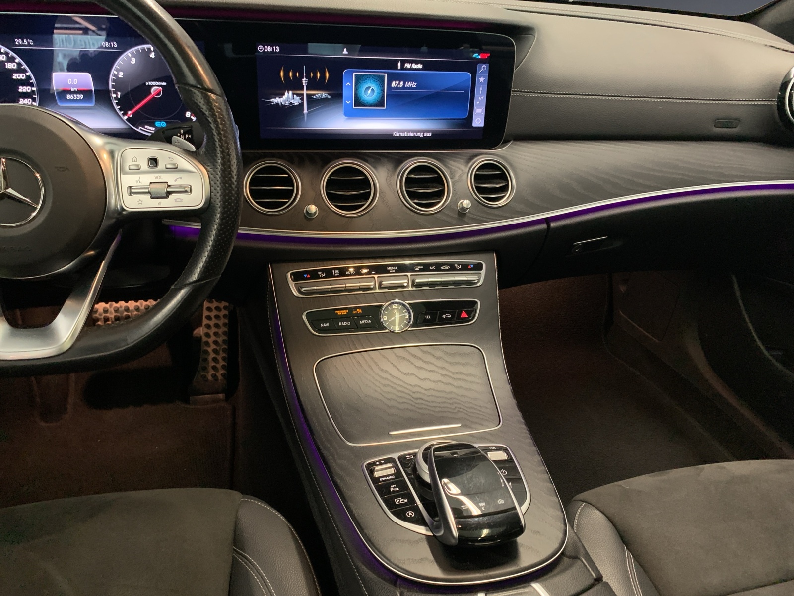 MERCEDES-BENZ E 200 AMG Line 4 Matic-image-8