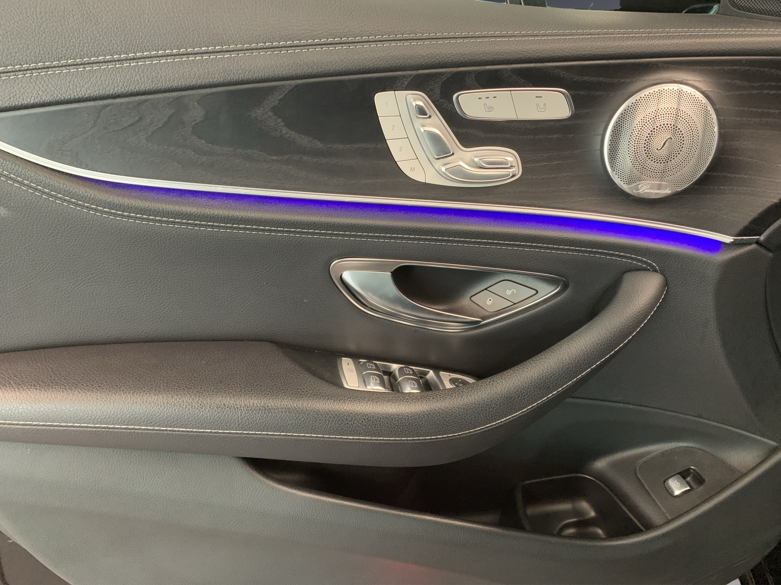 MERCEDES-BENZ E 200 AMG Line 4 Matic-image-9