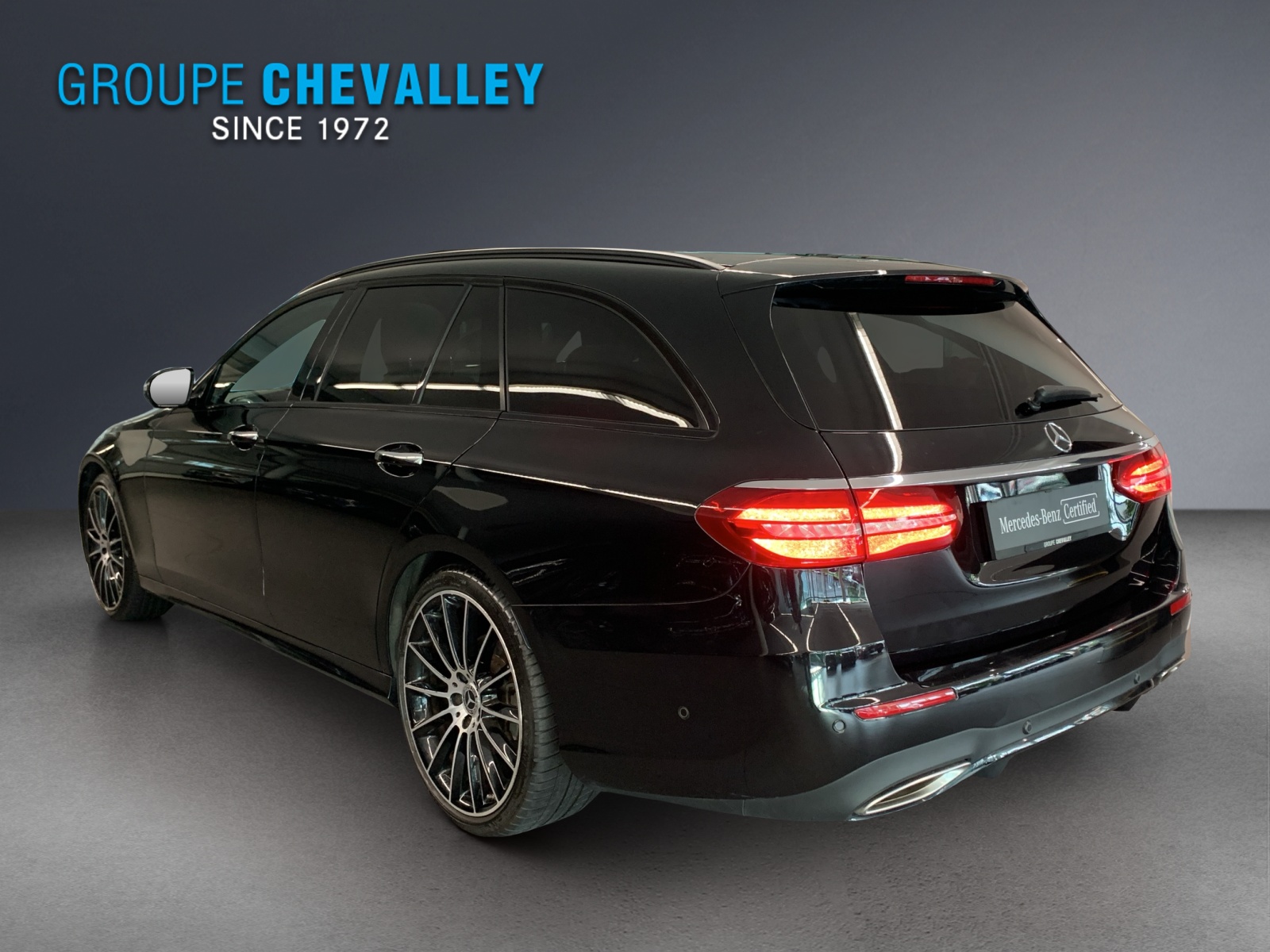 MERCEDES-BENZ E 200 AMG Line 4 Matic-showroom-element-2