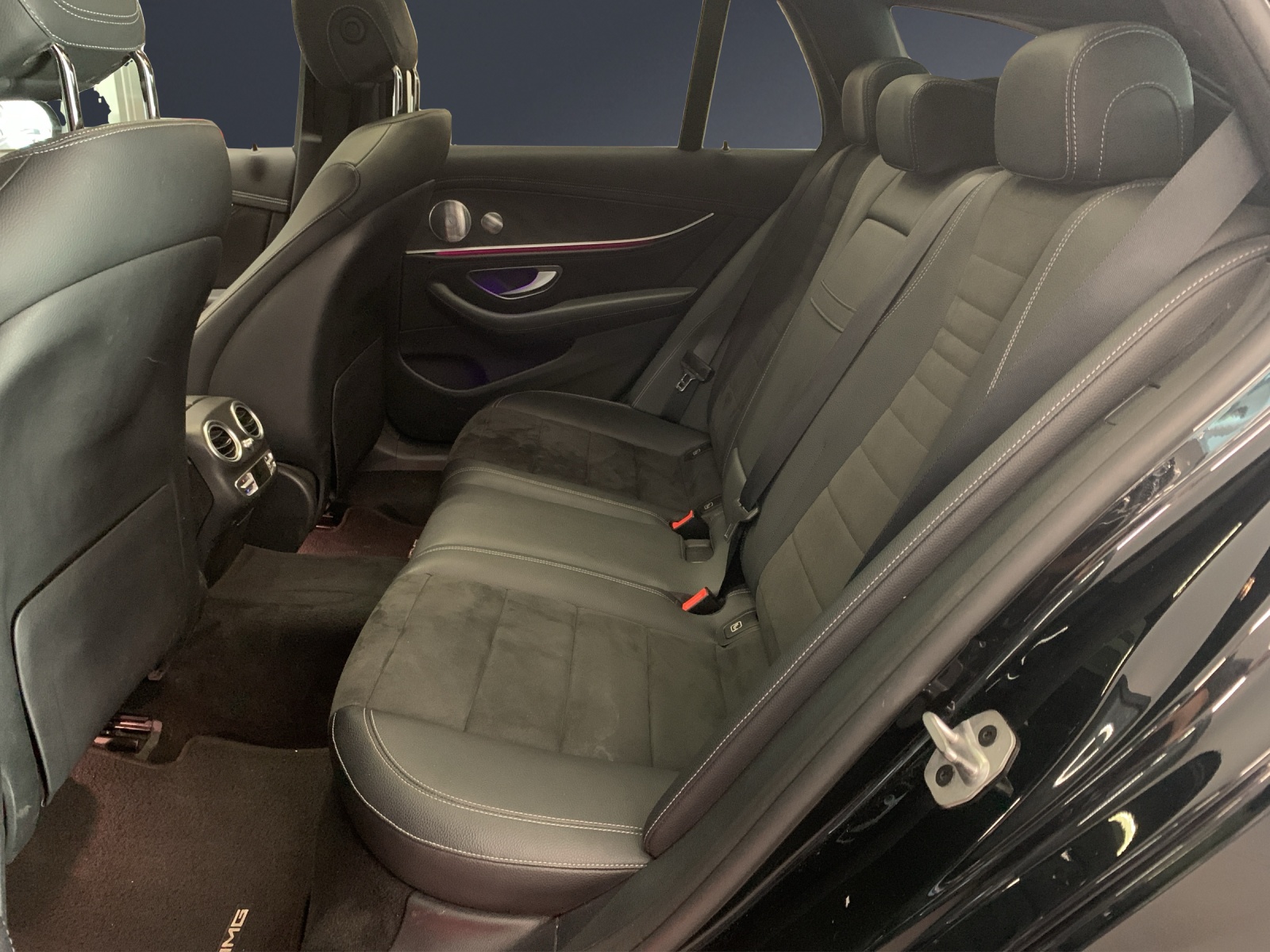 MERCEDES-BENZ E 200 AMG Line 4 Matic-image-10