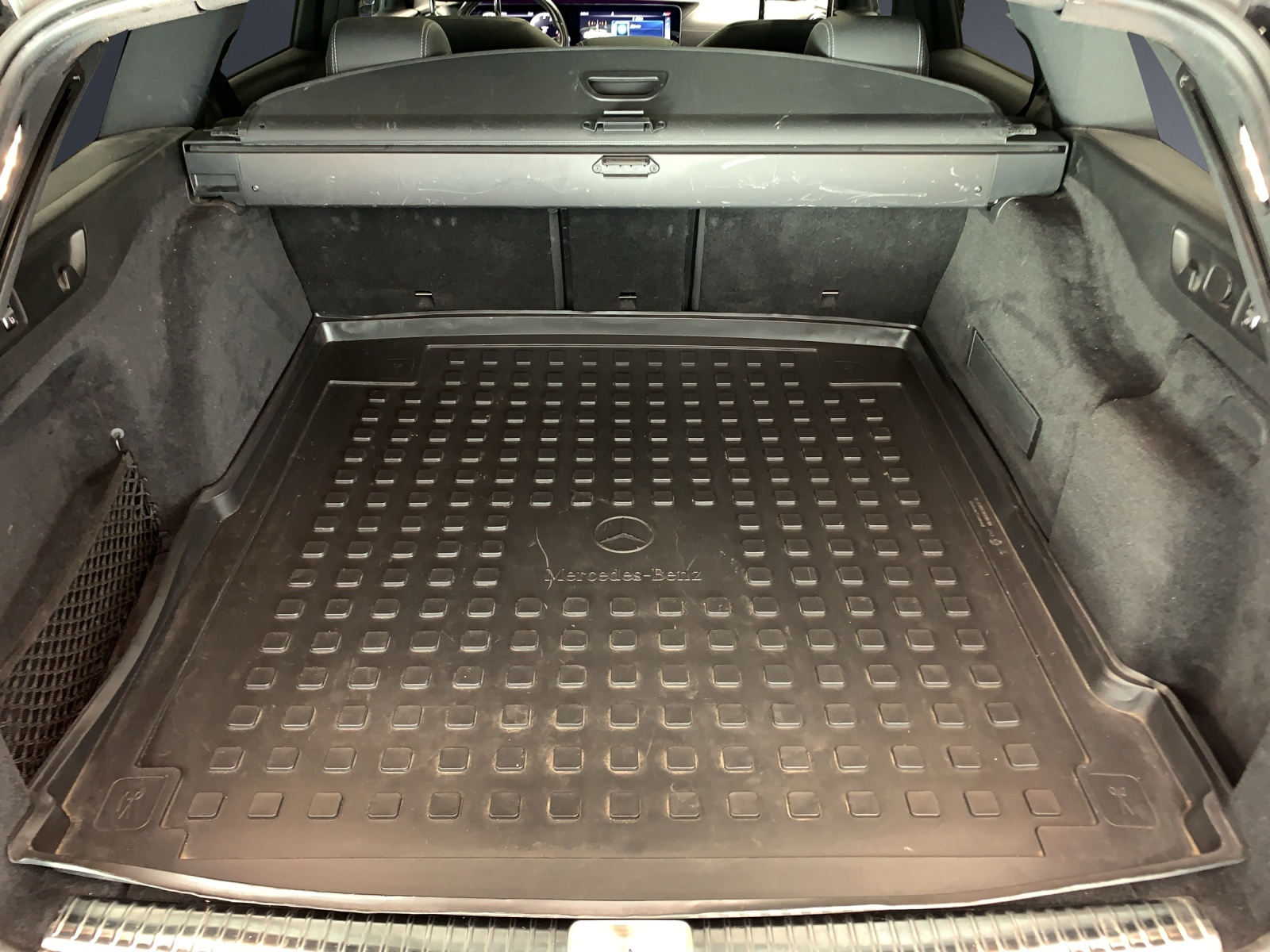 MERCEDES-BENZ E 200 AMG Line 4 Matic-image-12