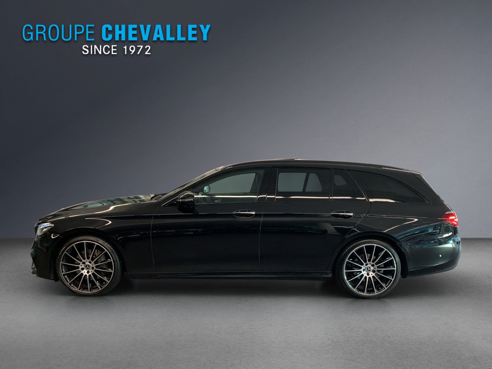 MERCEDES-BENZ E 200 AMG Line 4 Matic-showroom-element-3