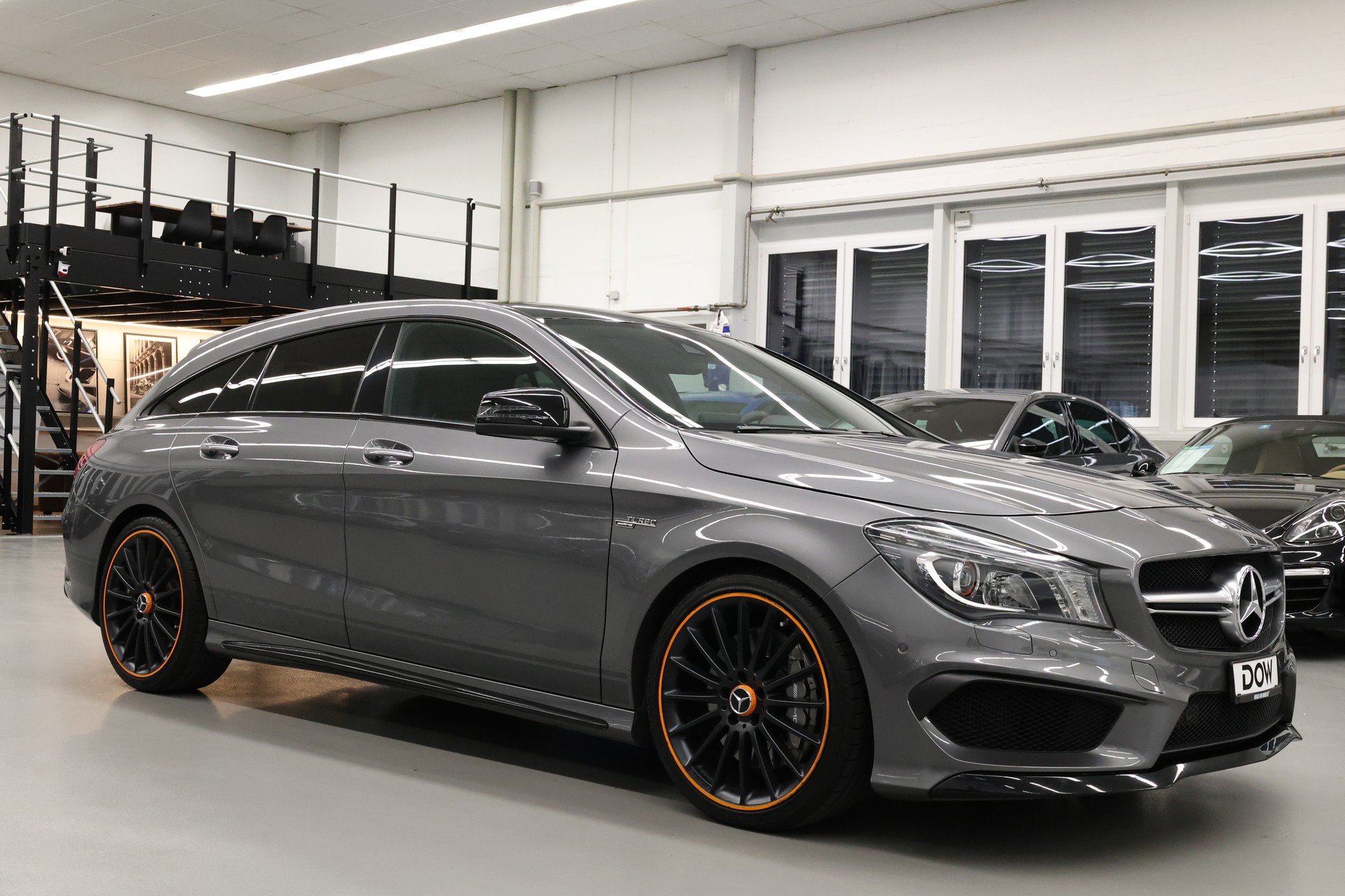 MERCEDES-BENZ CLA 45 AMG 4m Shooting Brake-showroom-element-1