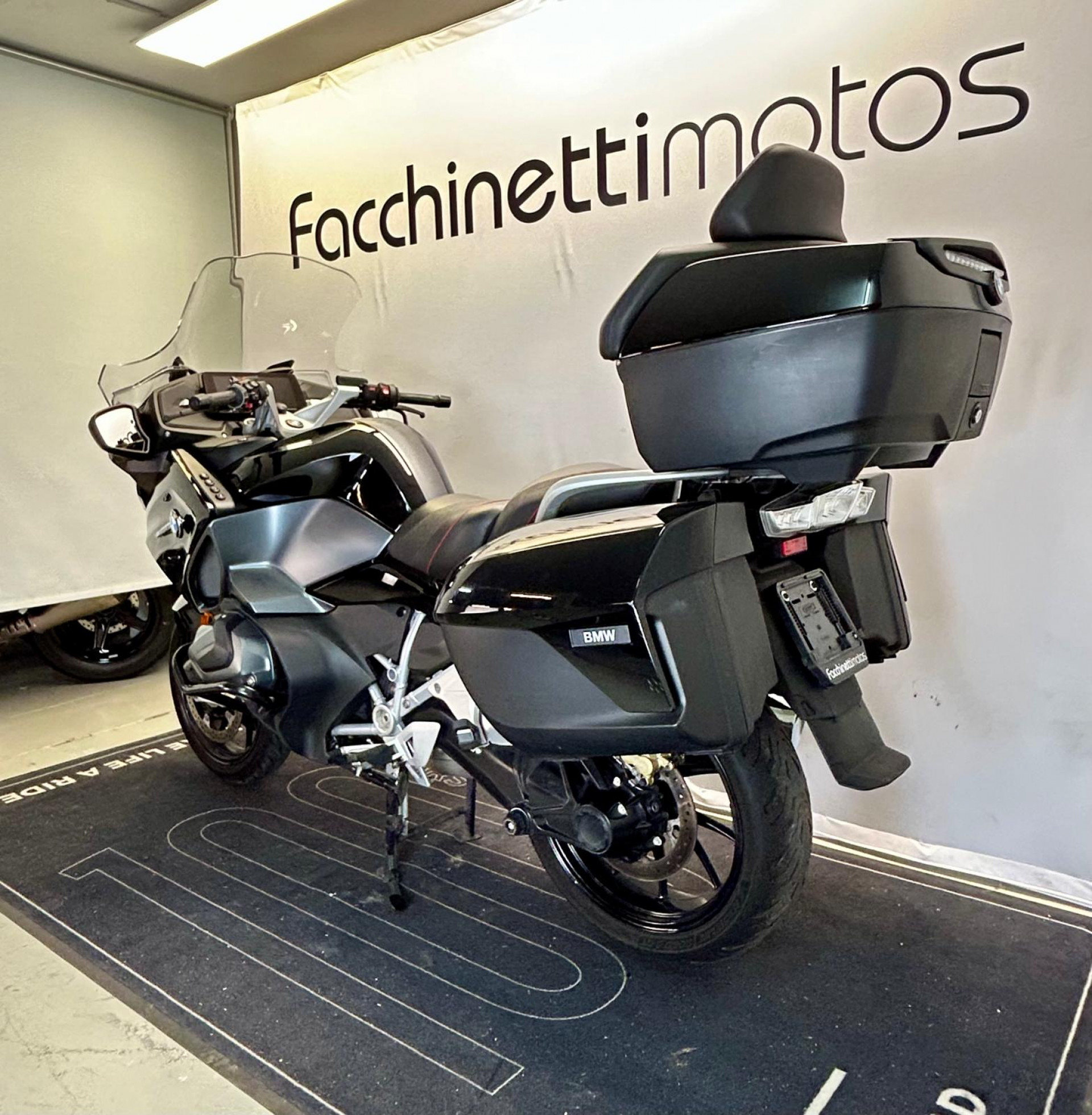 BMW R 1250 RT Triple Black ** Garantie Constructeur 05.2028 **-image-3