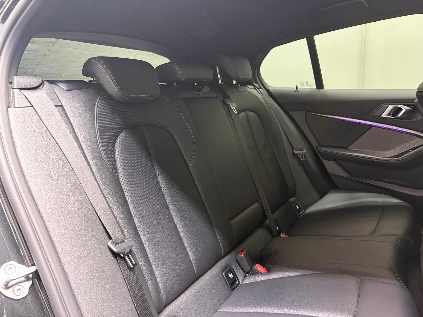 BMW M135i xDrive Steptronic-image-13