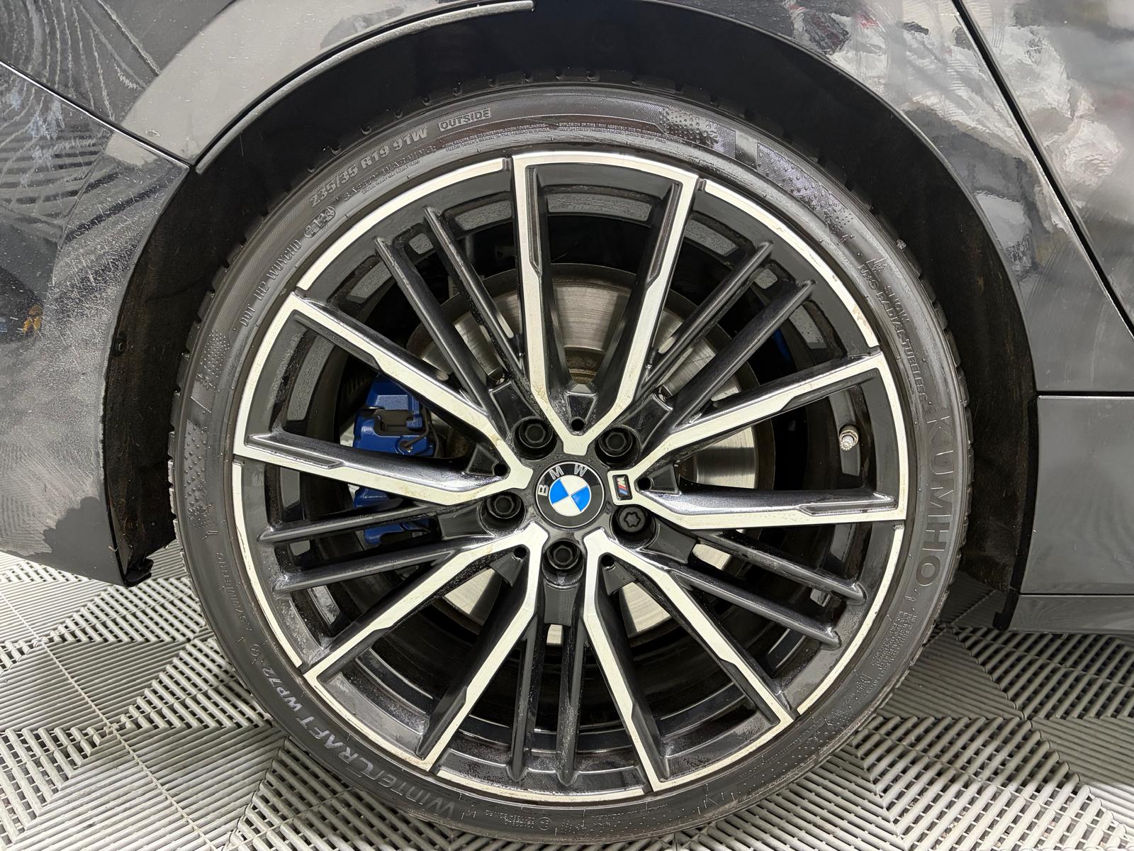 BMW M135i xDrive Steptronic-image-30
