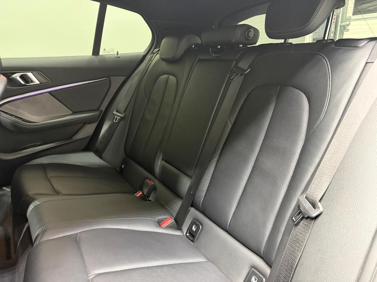 BMW M135i xDrive Steptronic-image-10